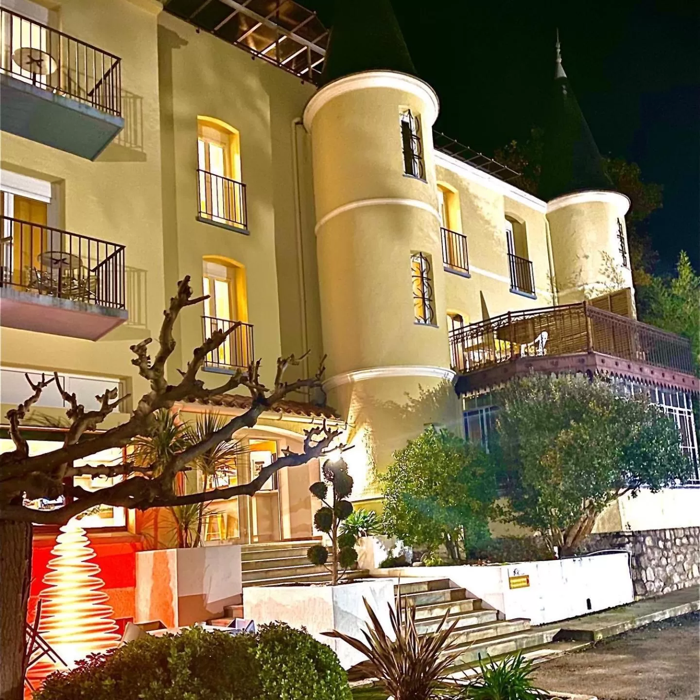 Facade/entrance in Appart'Hotel Castel Emeraude, Charme et Caractère