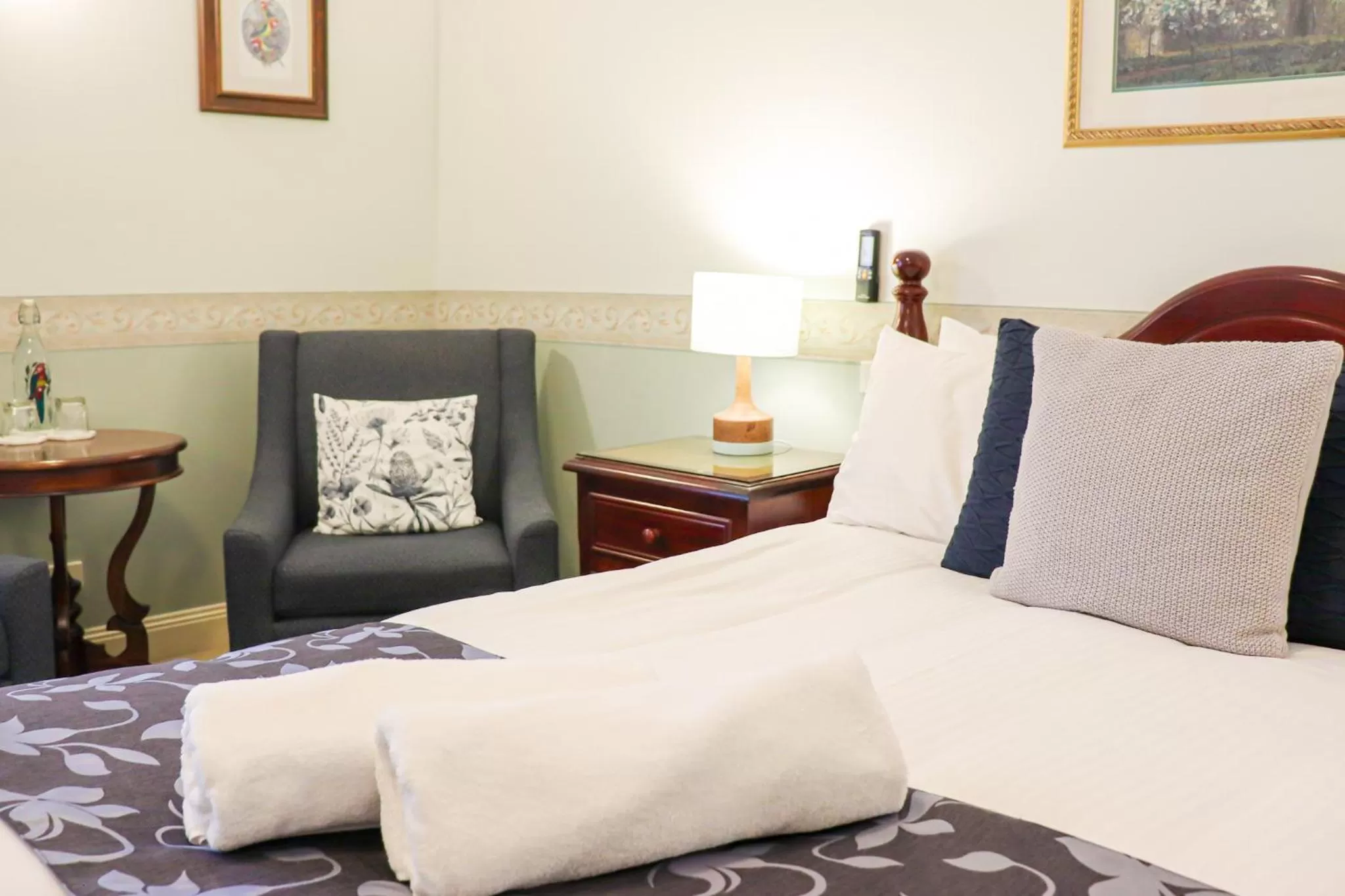 Bed in Plumes Boutique Bed & Breakfast