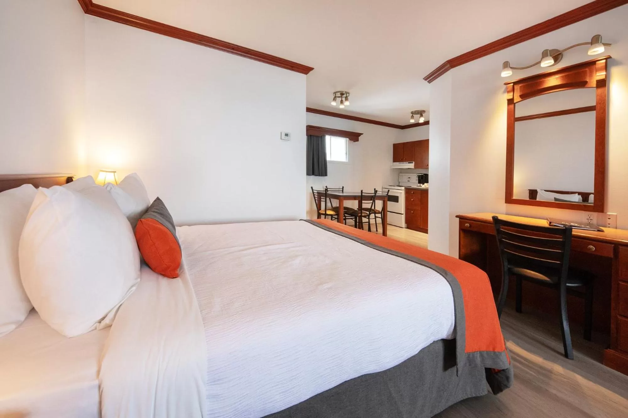 Photo of the whole room, Bed in Hotel Plante