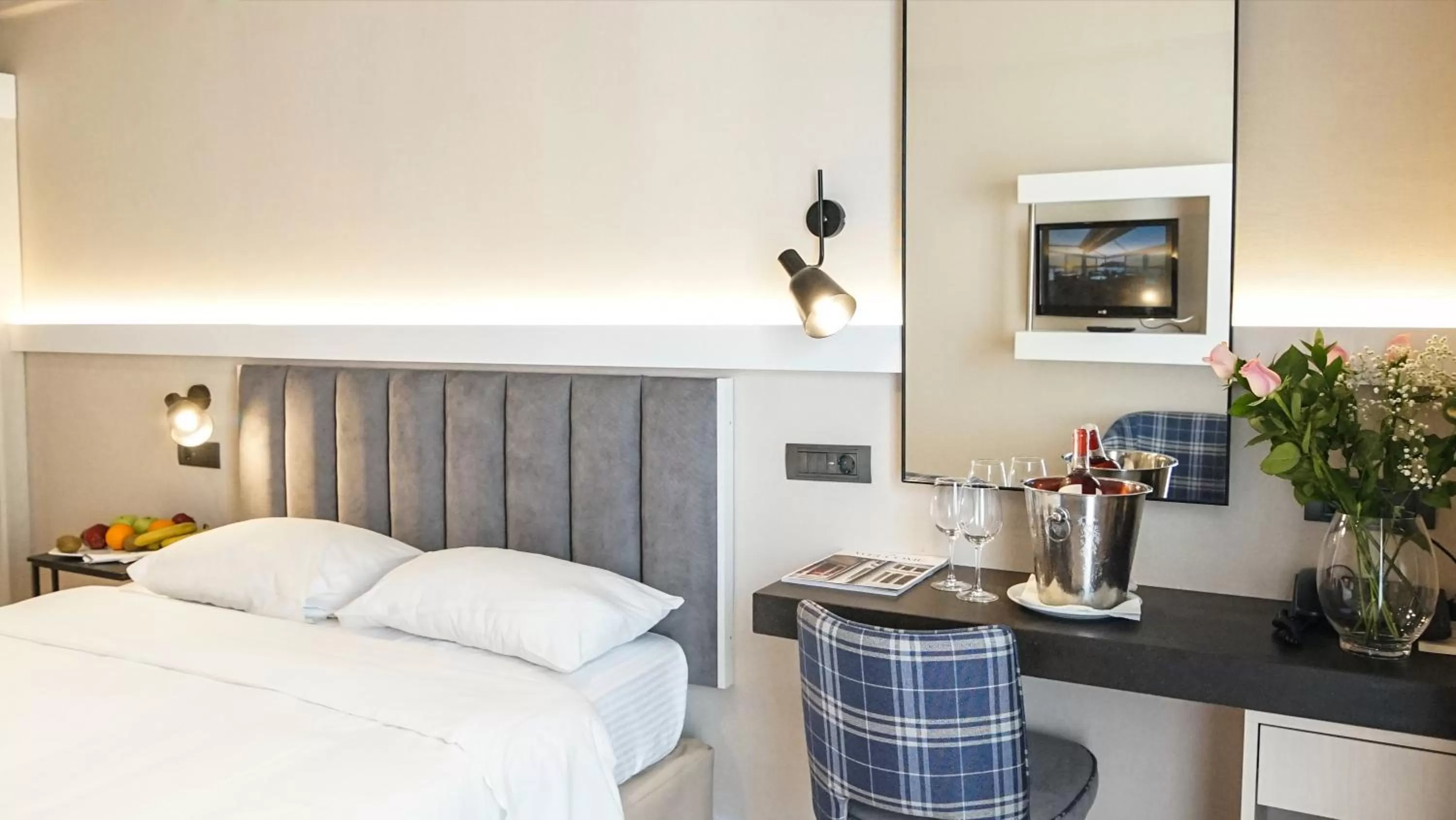 Bedroom, Bed in Athens Cypria Hotel