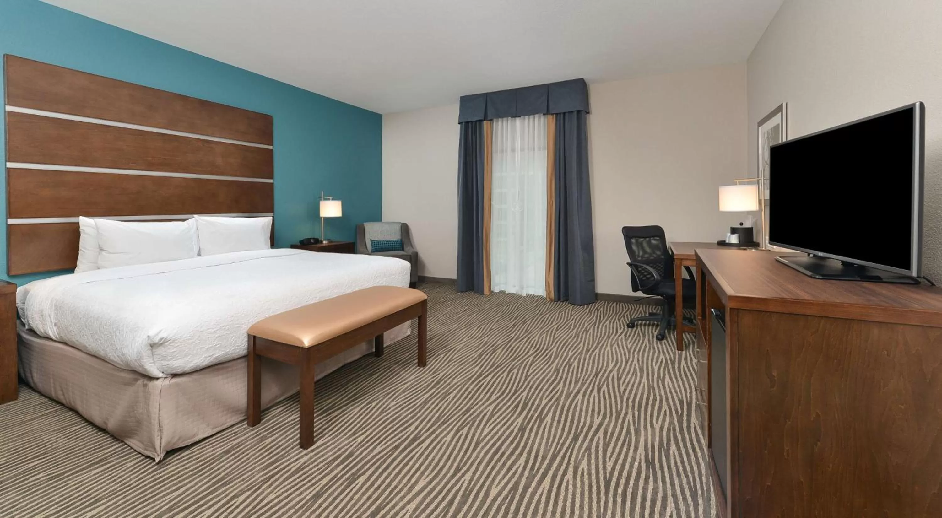 Bedroom, Bed in Hampton Inn & Suites Des Moines Downtown