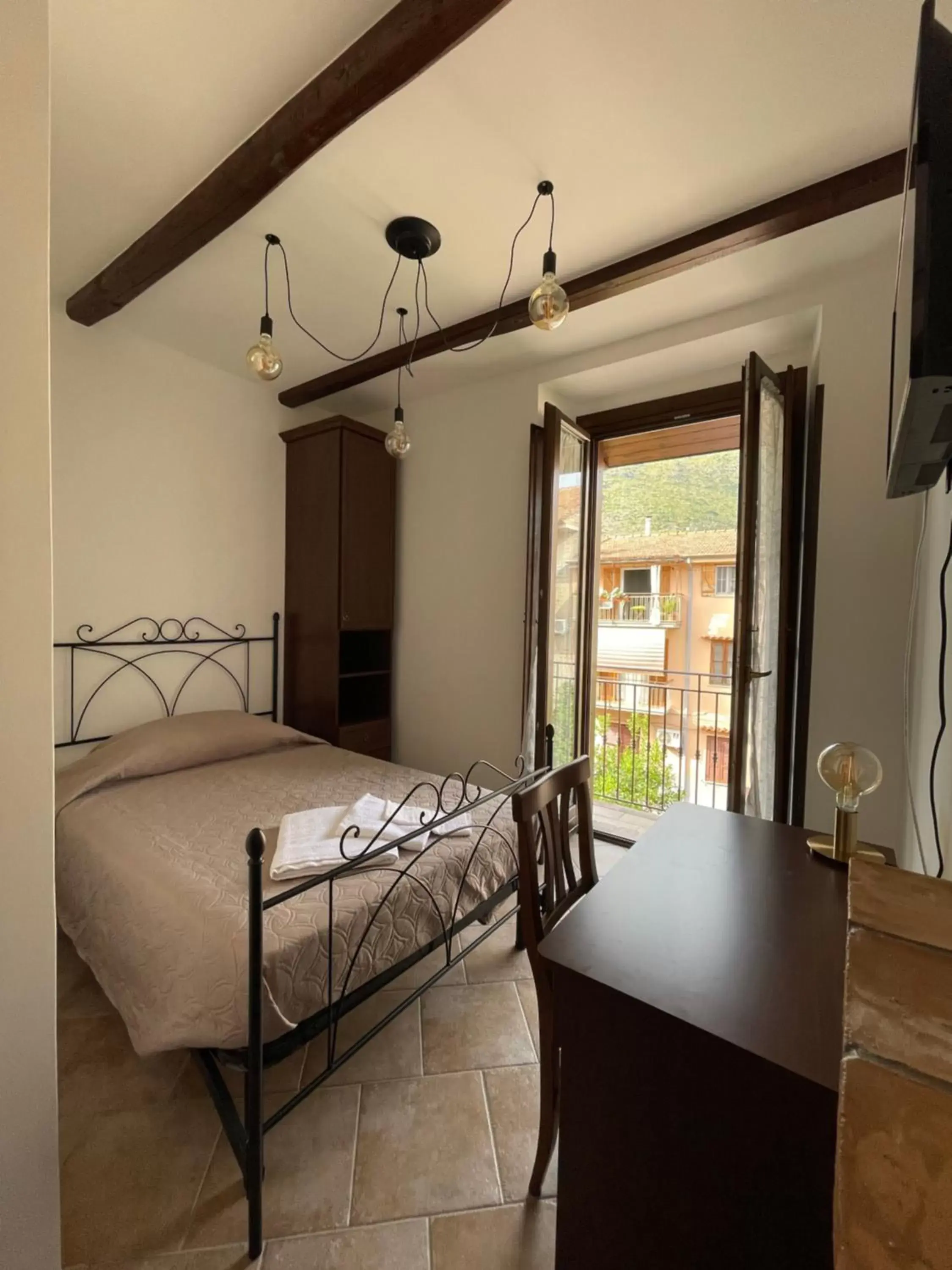 Large Single Room - single occupancy in La Vie En Rose Large Single Room - single occupancy in La Vie En Rose