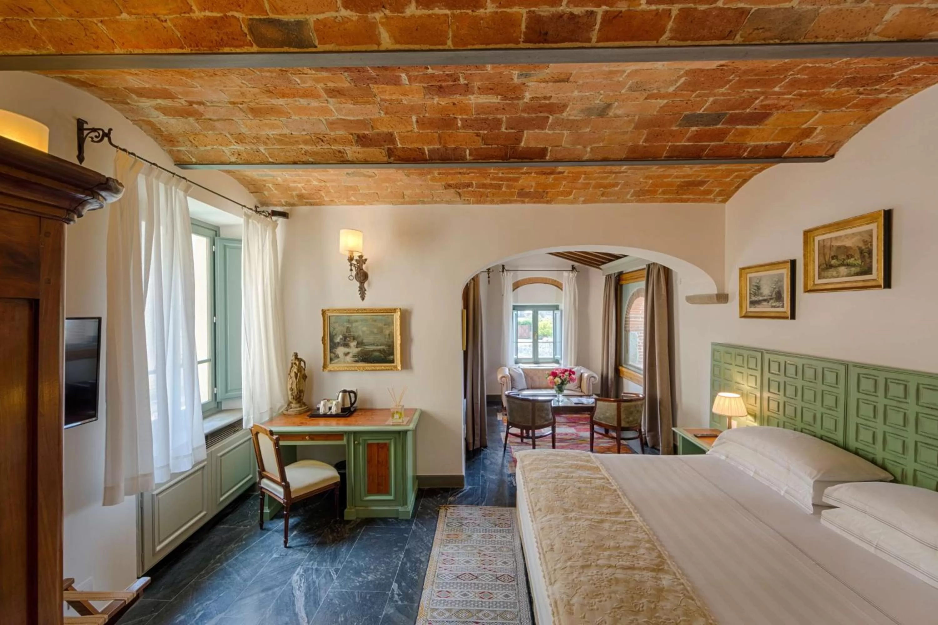 Photo of the whole room, Bed in Hotel Mulino di Firenze - WorldHotels Crafted