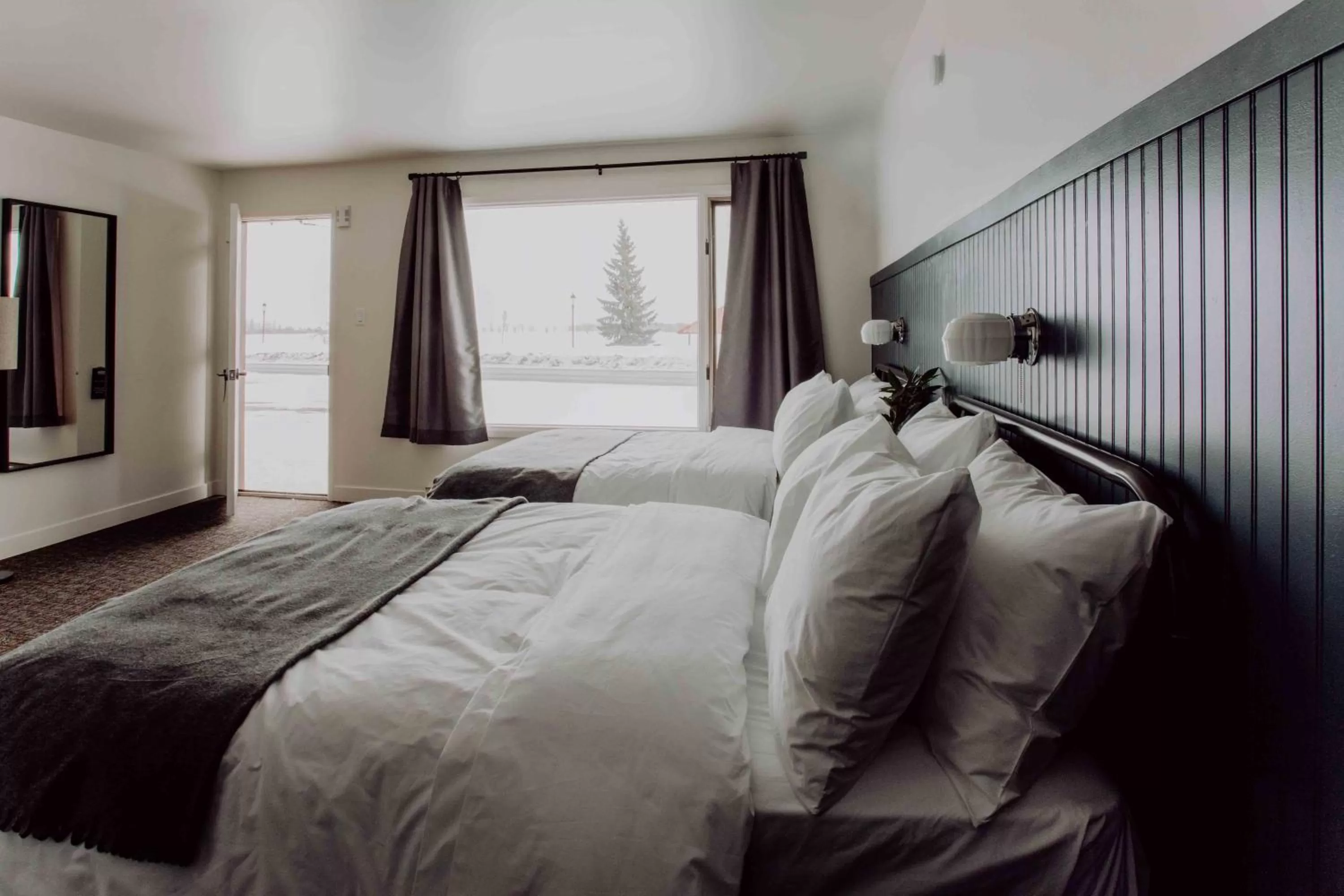 Bed in The Bayview Motel - Fort Frances, ON - Lakeside Motel