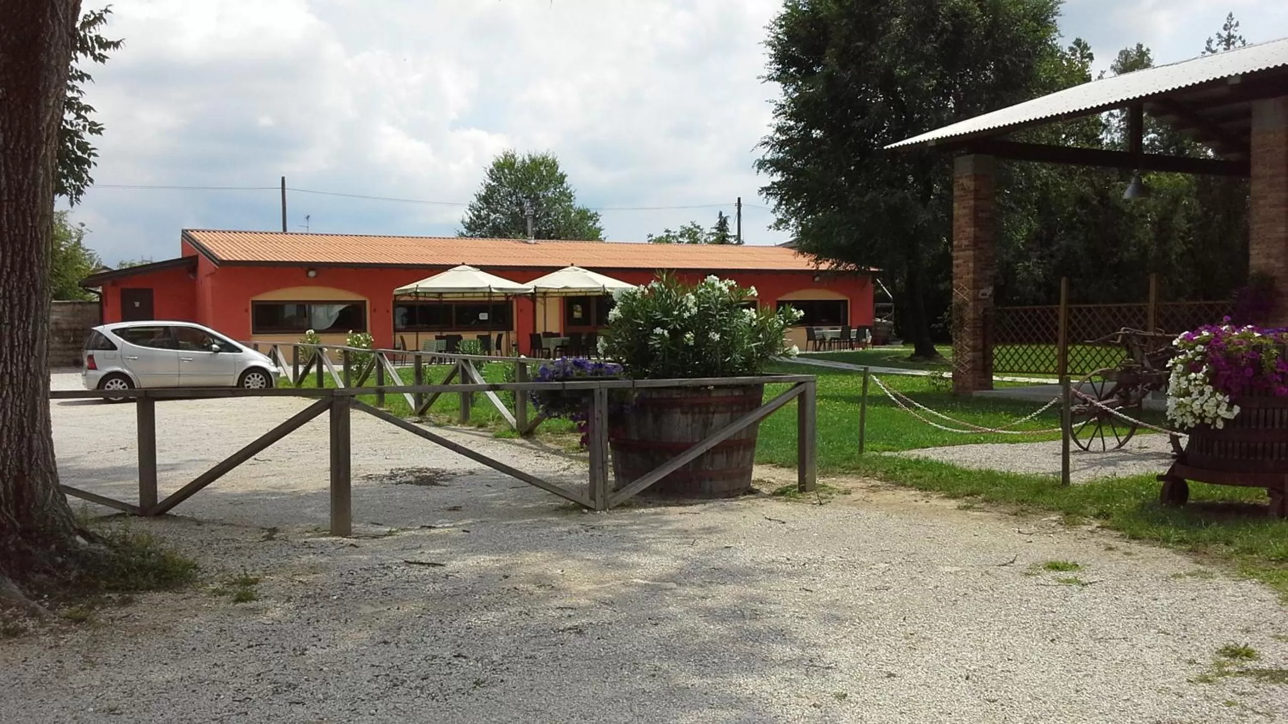 Garden view in Agriturismo Le Giarine