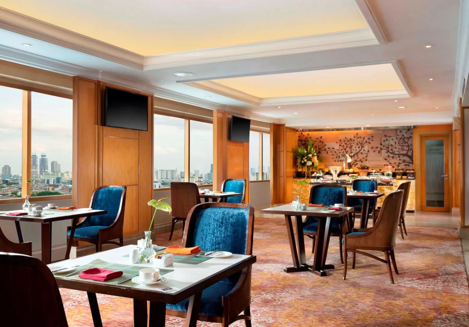 Lounge or bar in Hotel Ciputra Jakarta managed by Swiss-Belhotel International