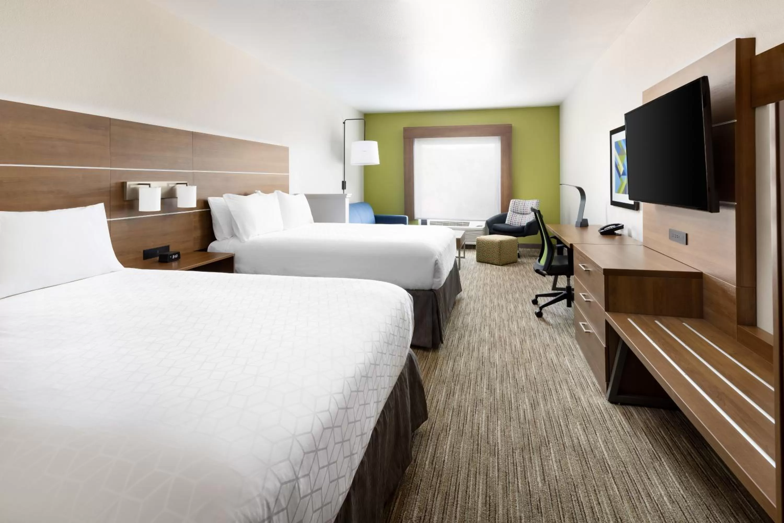 Bed in Holiday Inn Express & Suites Oakhurst-Yosemite Park Area by IHG