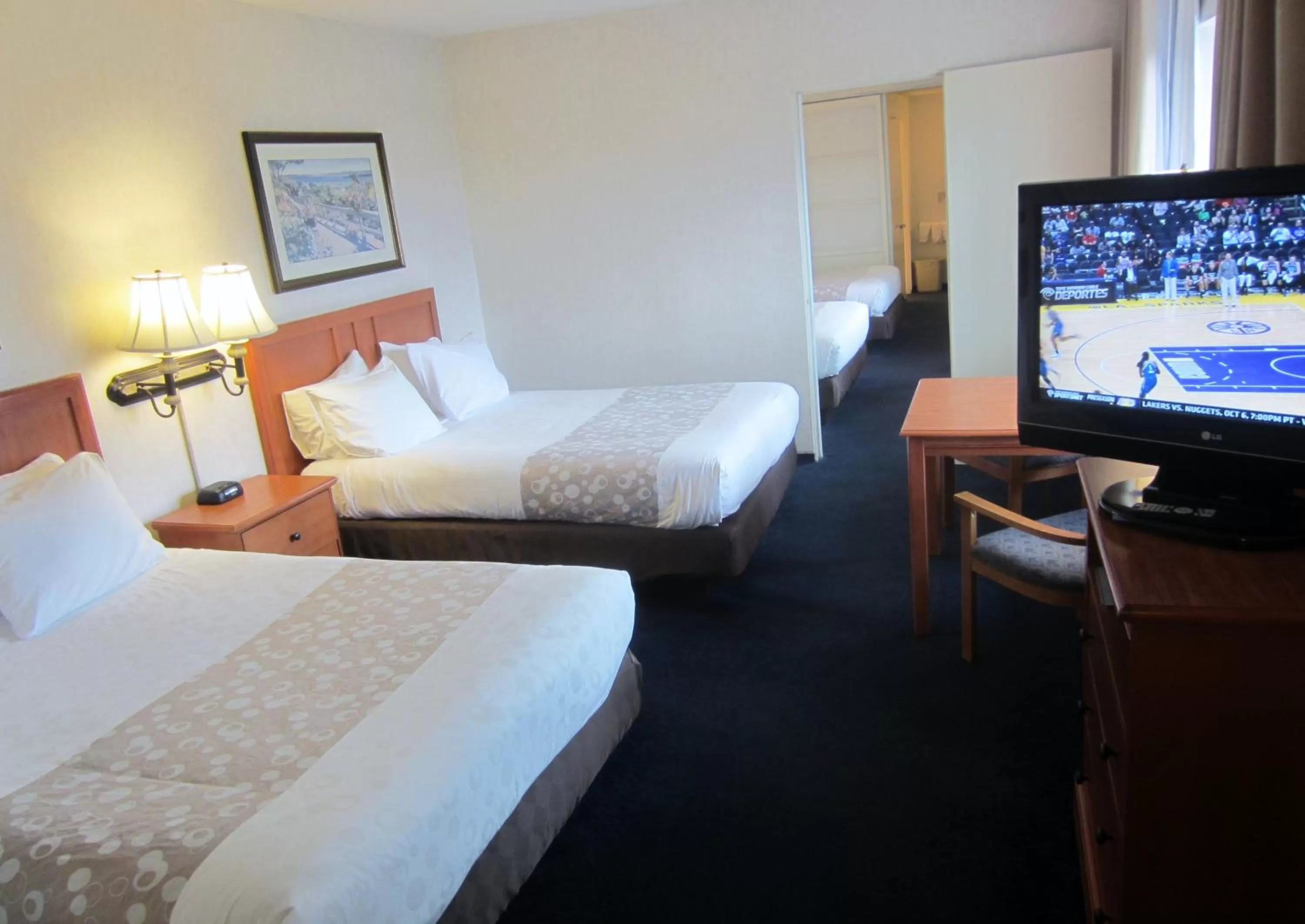 Bed in Newport Channel Inn