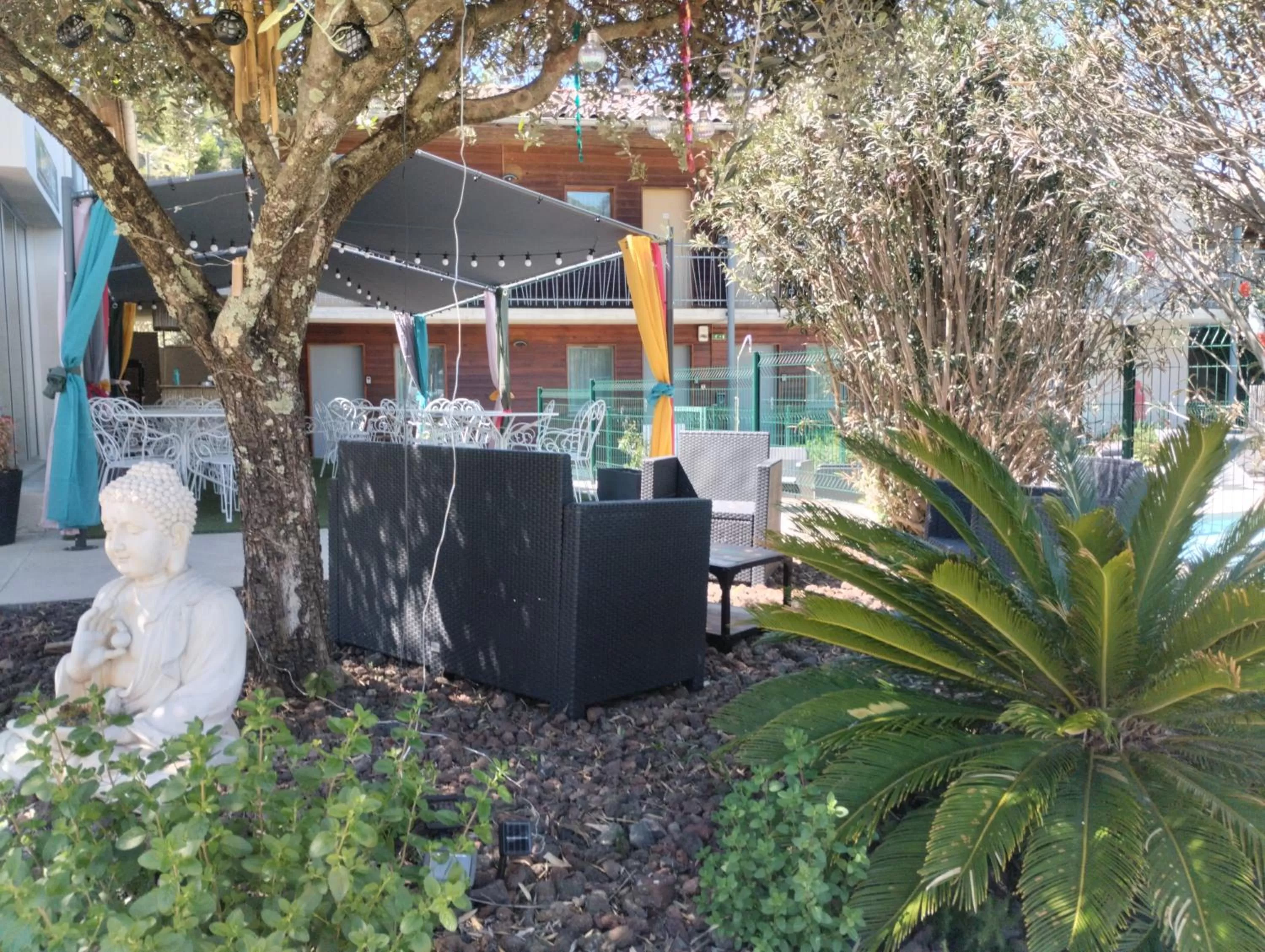 Property Building in Hotel Le Vanséen