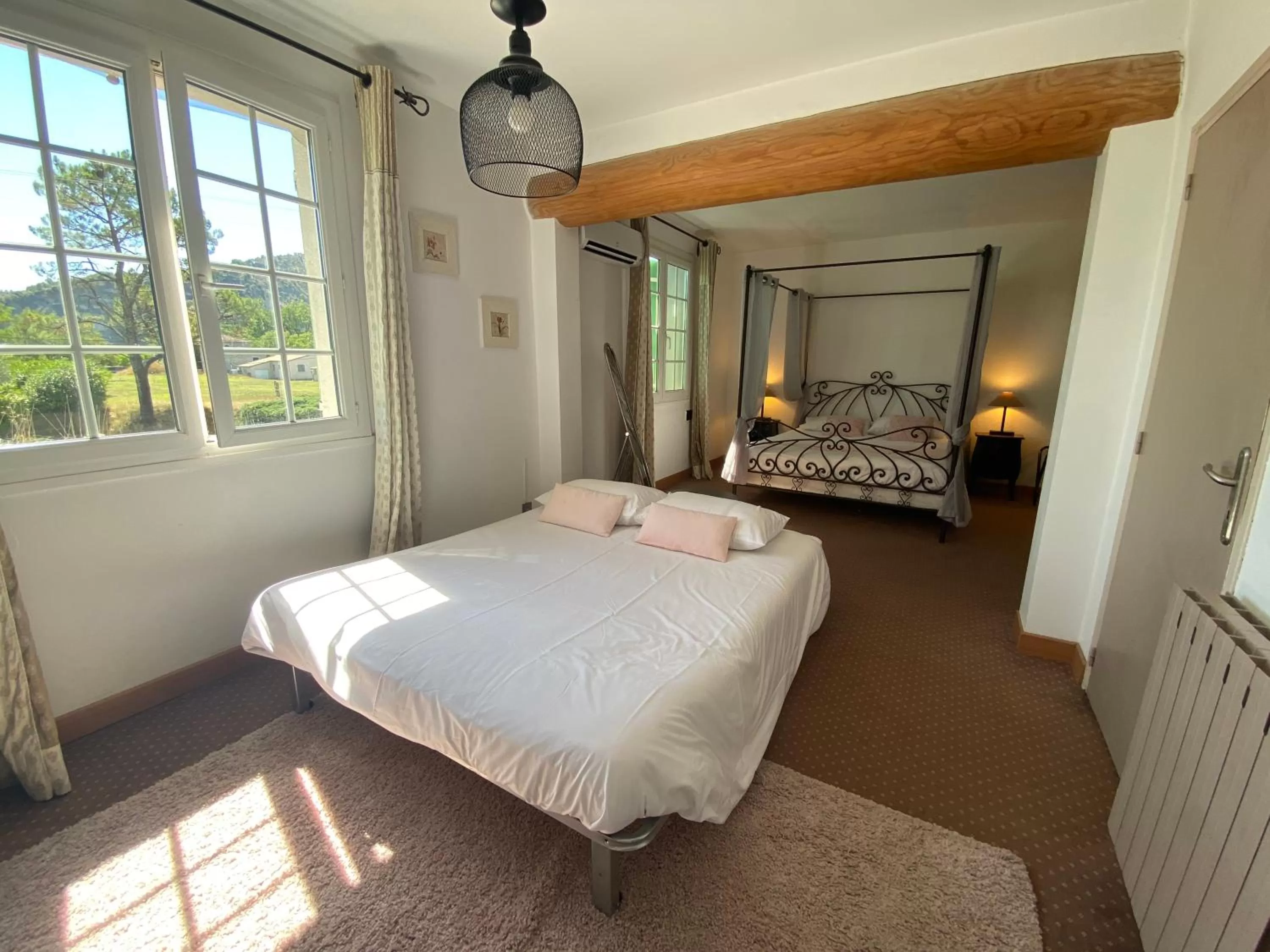 Bed in Le Plan B - Hôtel 3 étoiles - Restaurant