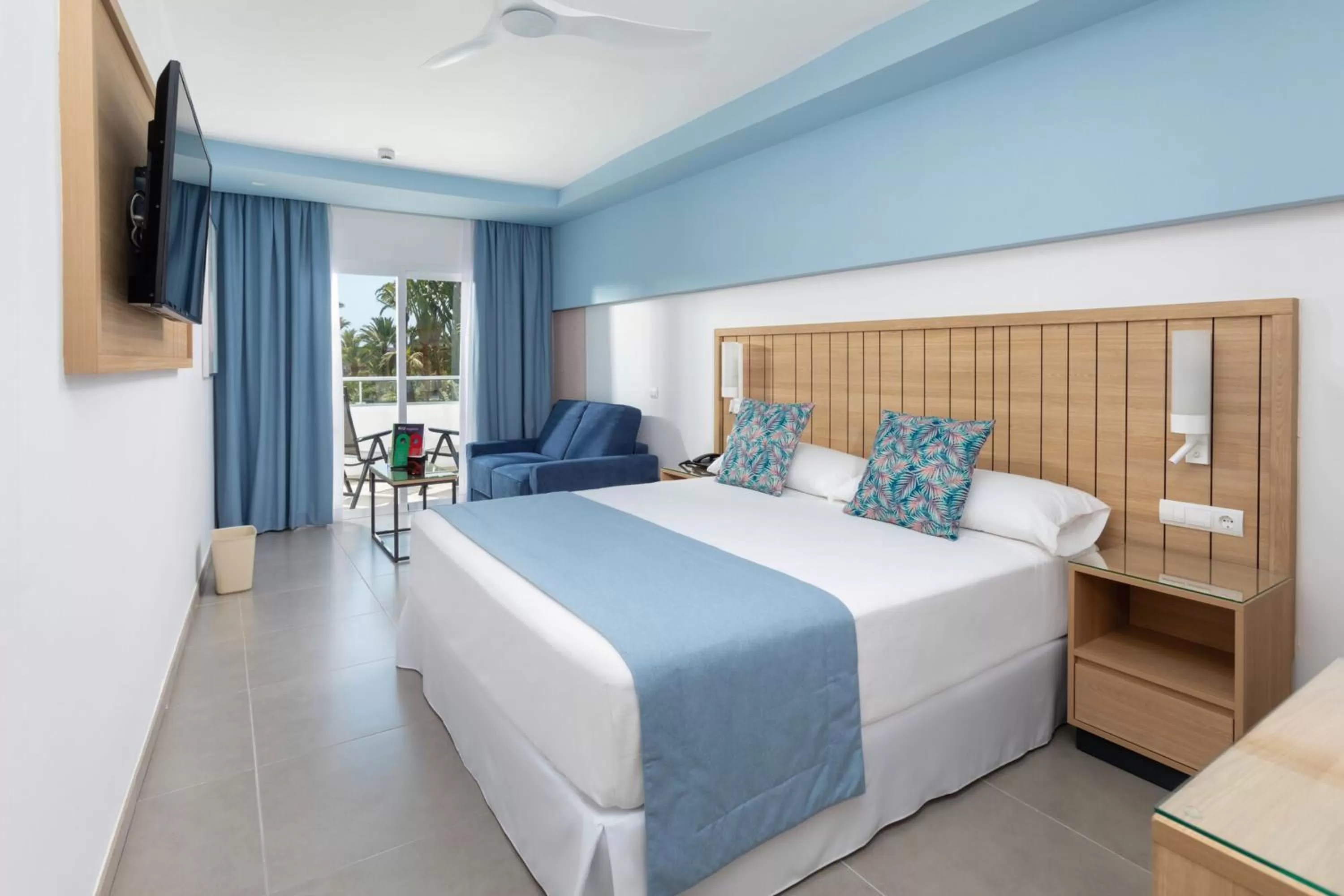 TV and multimedia, Bed in Hotel Riu Palace Palmeras - All Inclusive