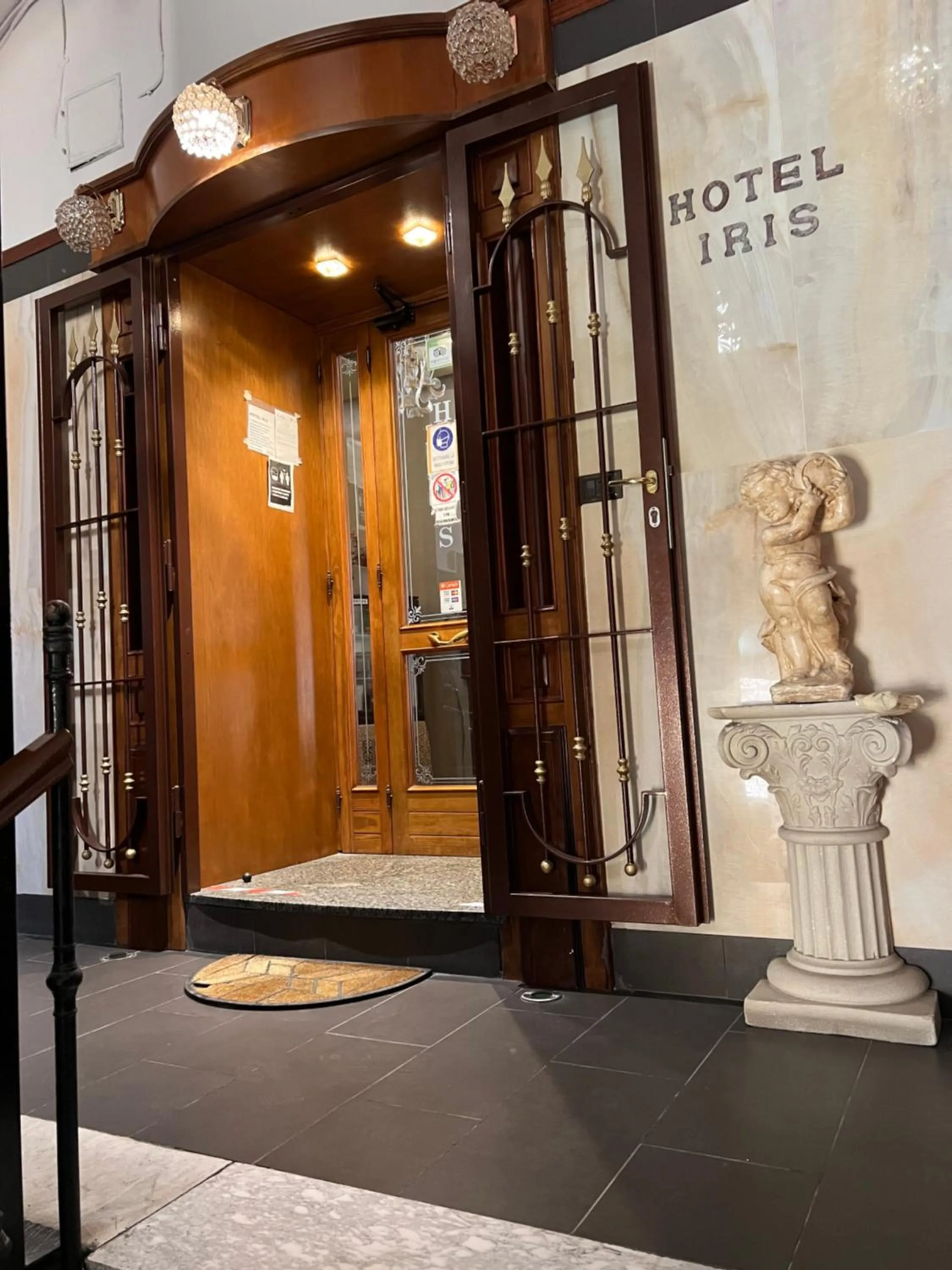 Property building in Hotel Iris