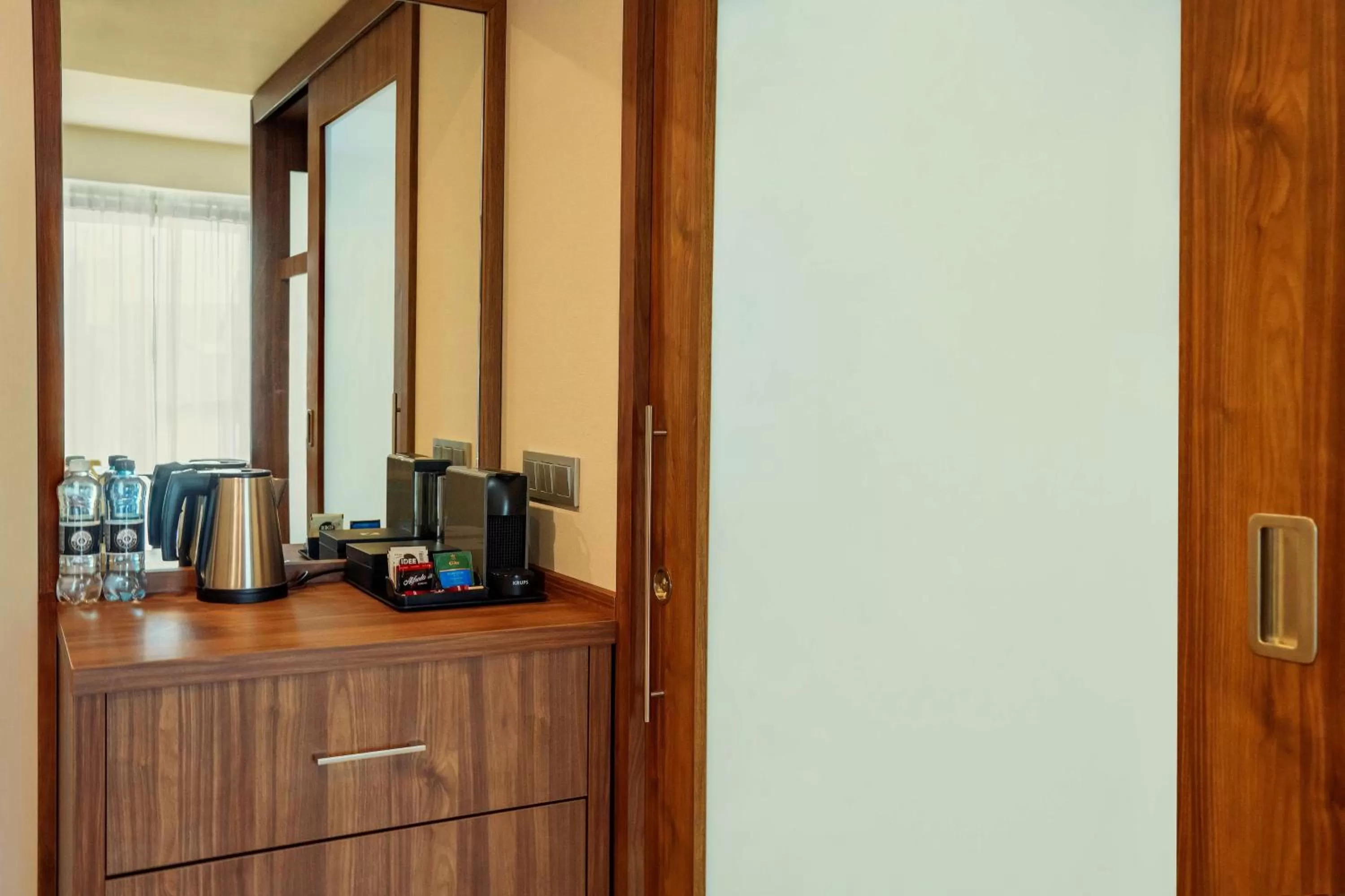 Photo of the whole room in Hampton By Hilton Kalisz