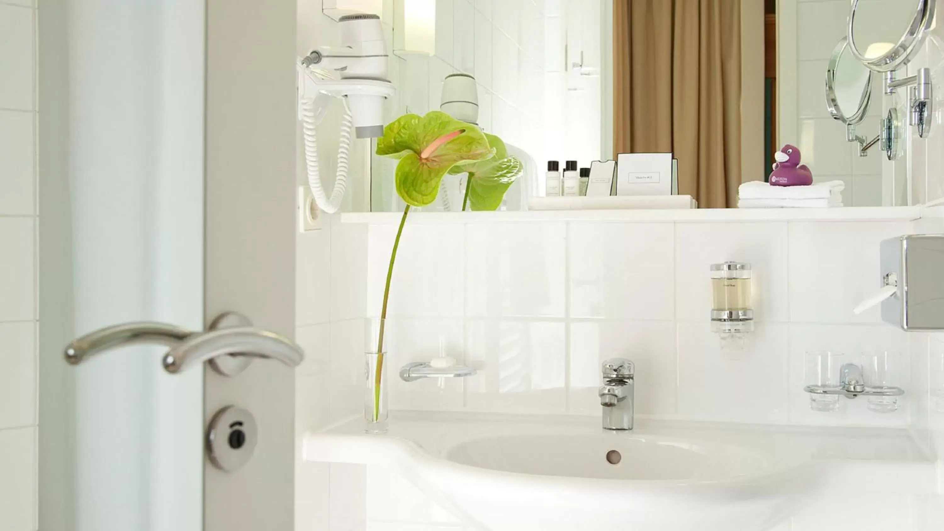 Waterside Room with River View in AMERON Hotel Abion Spreebogen Berlin Waterside Room with River View in AMERON Hotel Abion Spreebogen Berlin