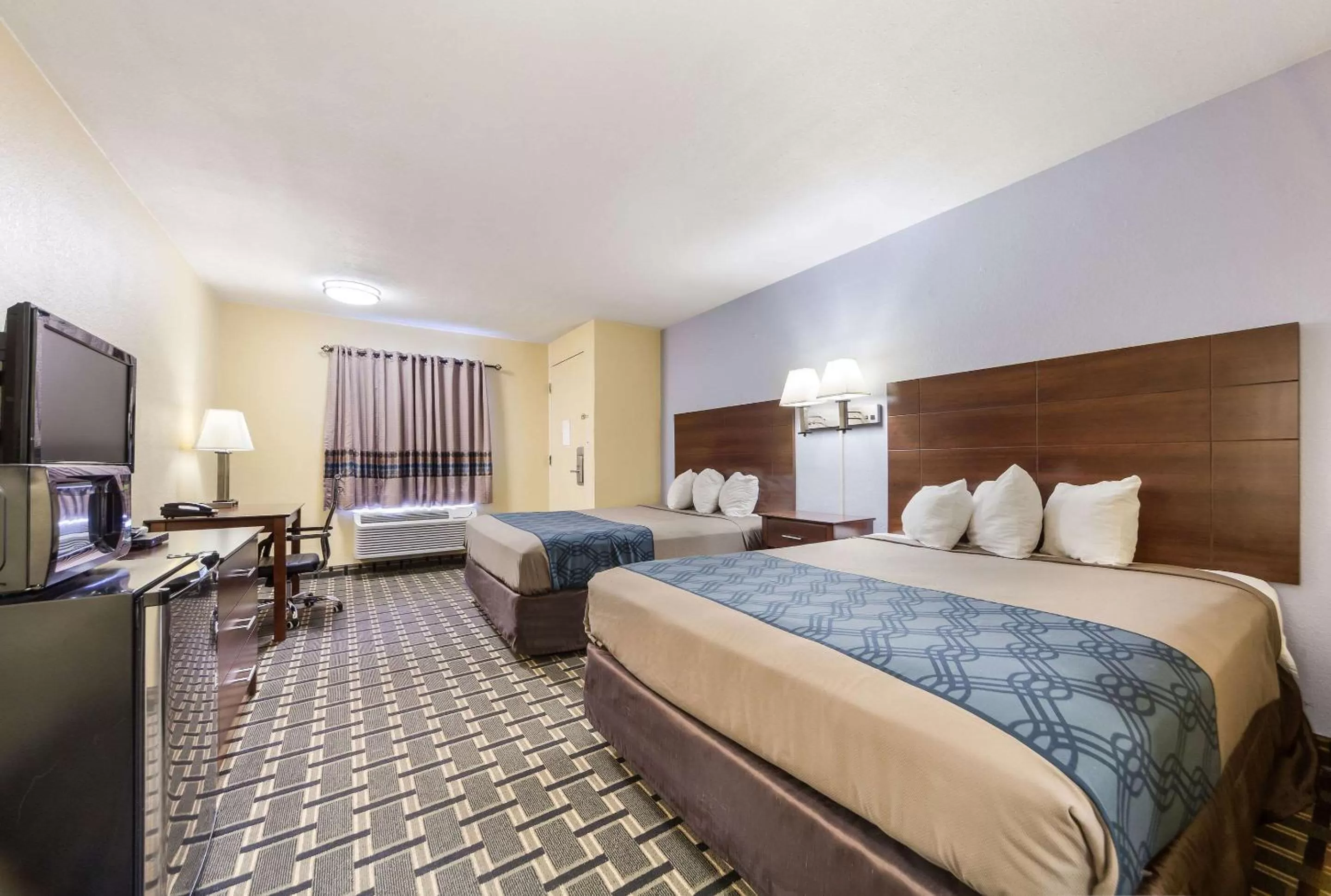 Photo of the whole room, Bed in Rodeway Inn University District