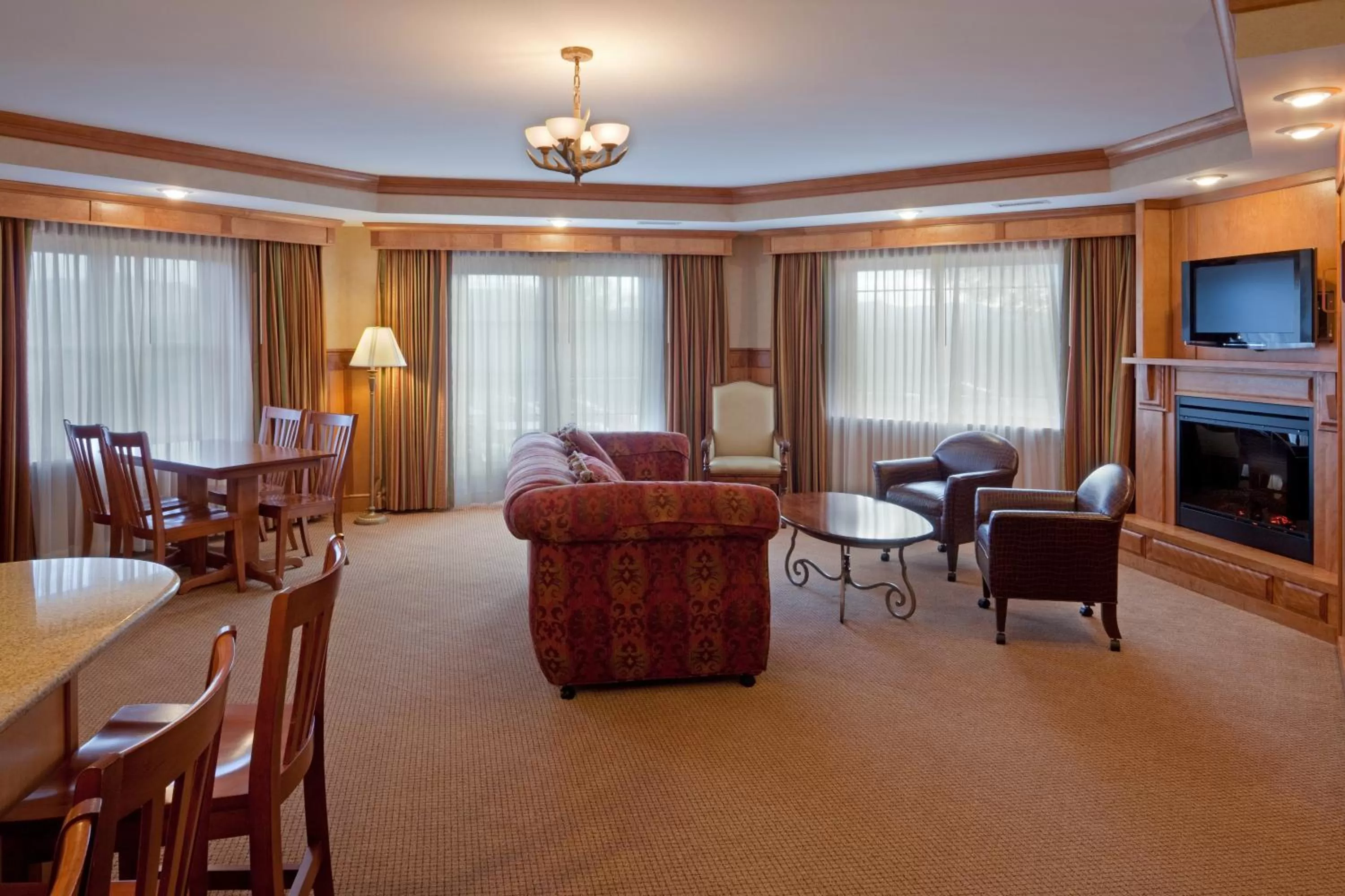 Photo of the whole room in Crowne Plaza Lake Placid by IHG