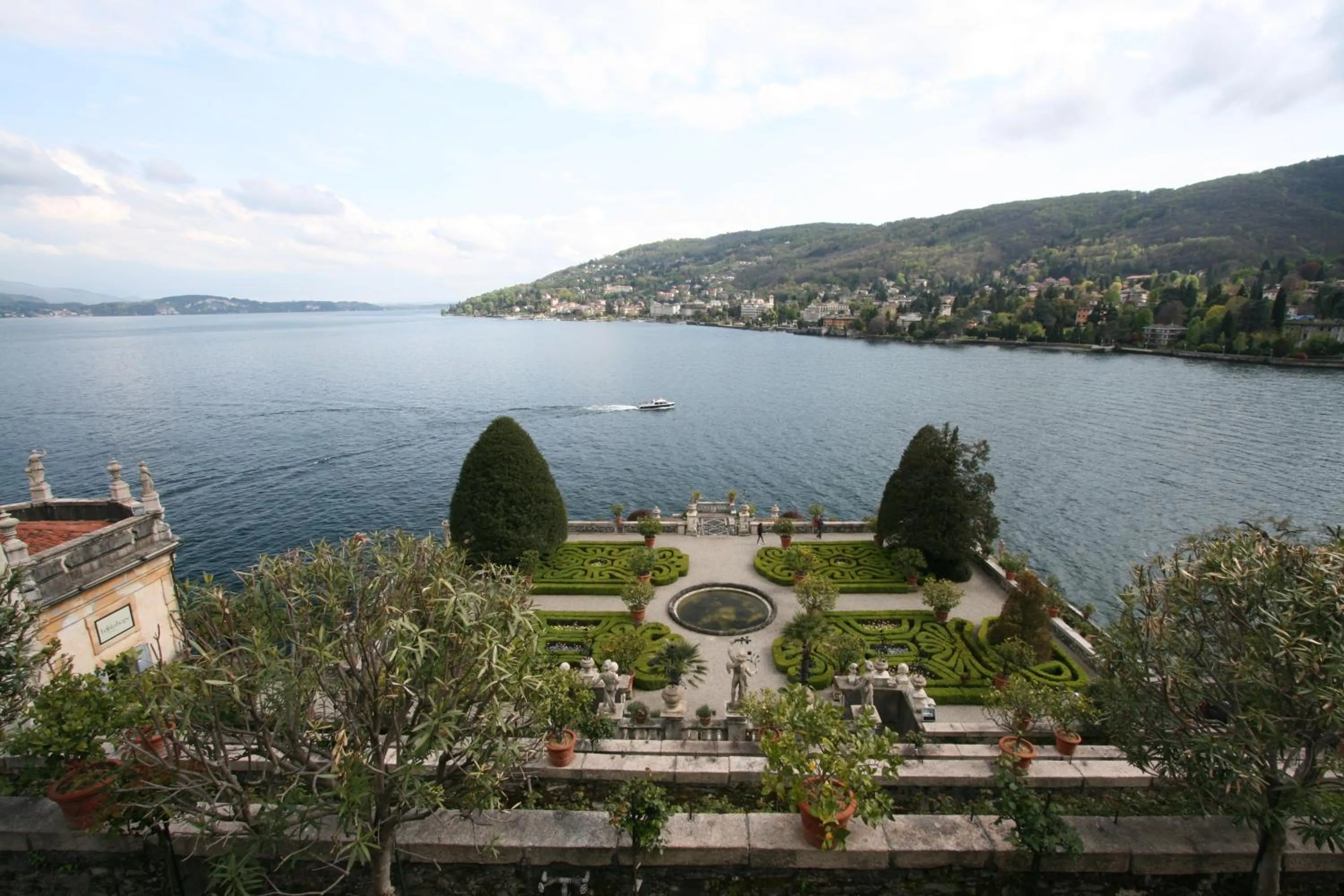 Nearby landmark in Hotel Milan Speranza Au Lac