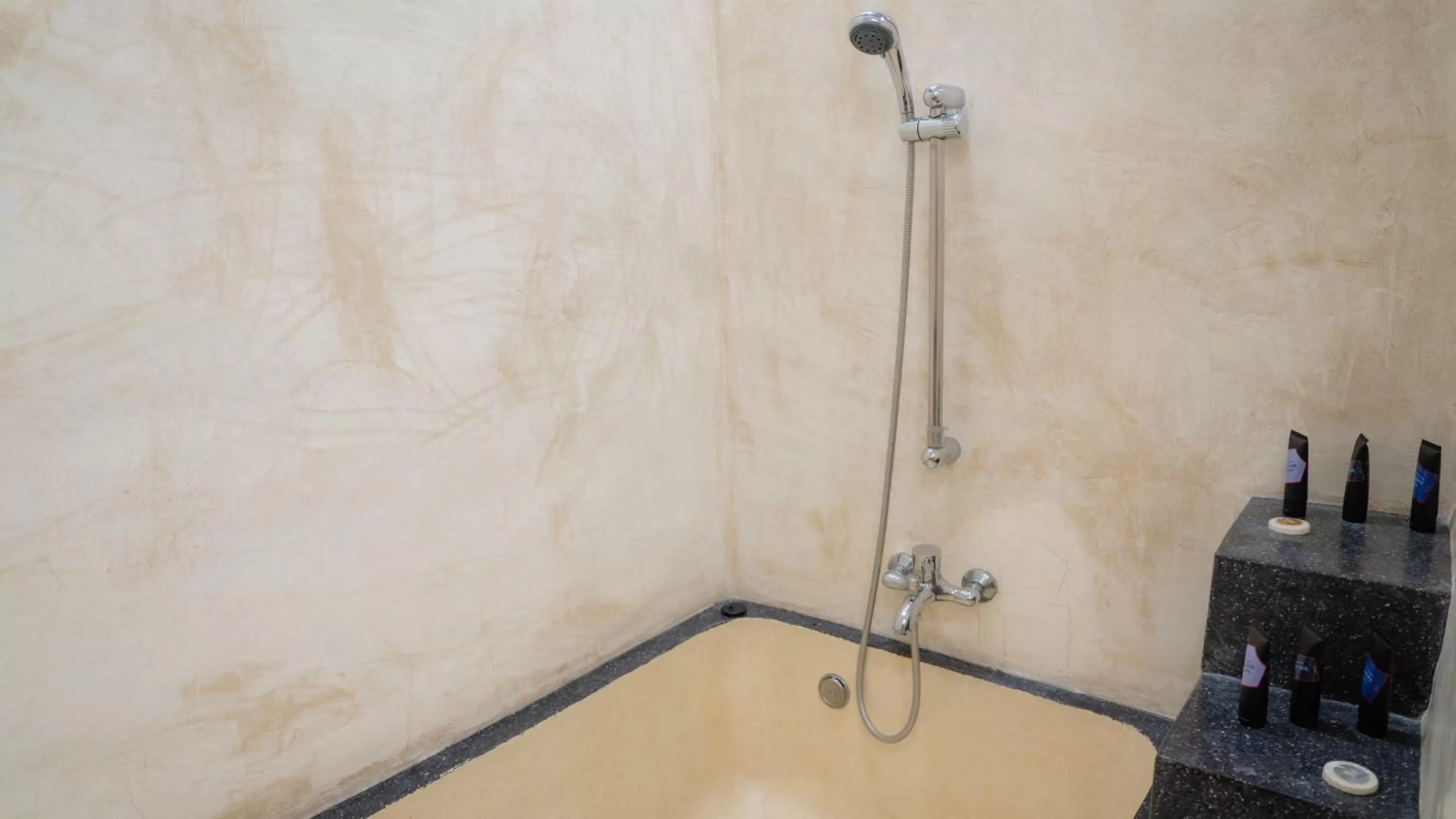 Bath, Bathroom in Cheva Gallery Boutique Hotel