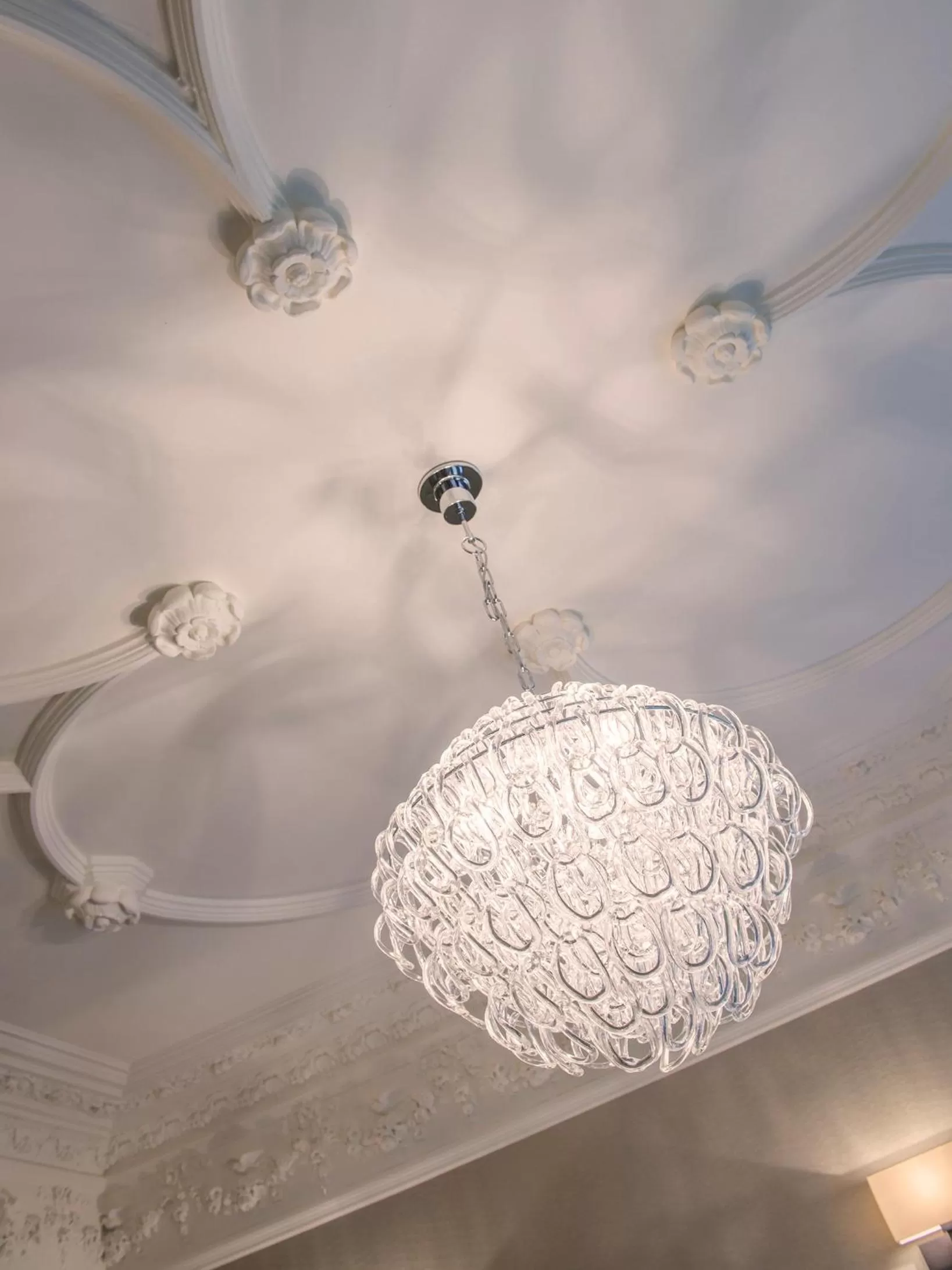 Restaurant/places to eat in Ascot House