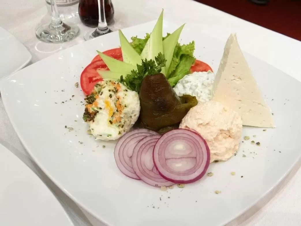 Restaurant/places to eat, Food in The Old House Family Hotel