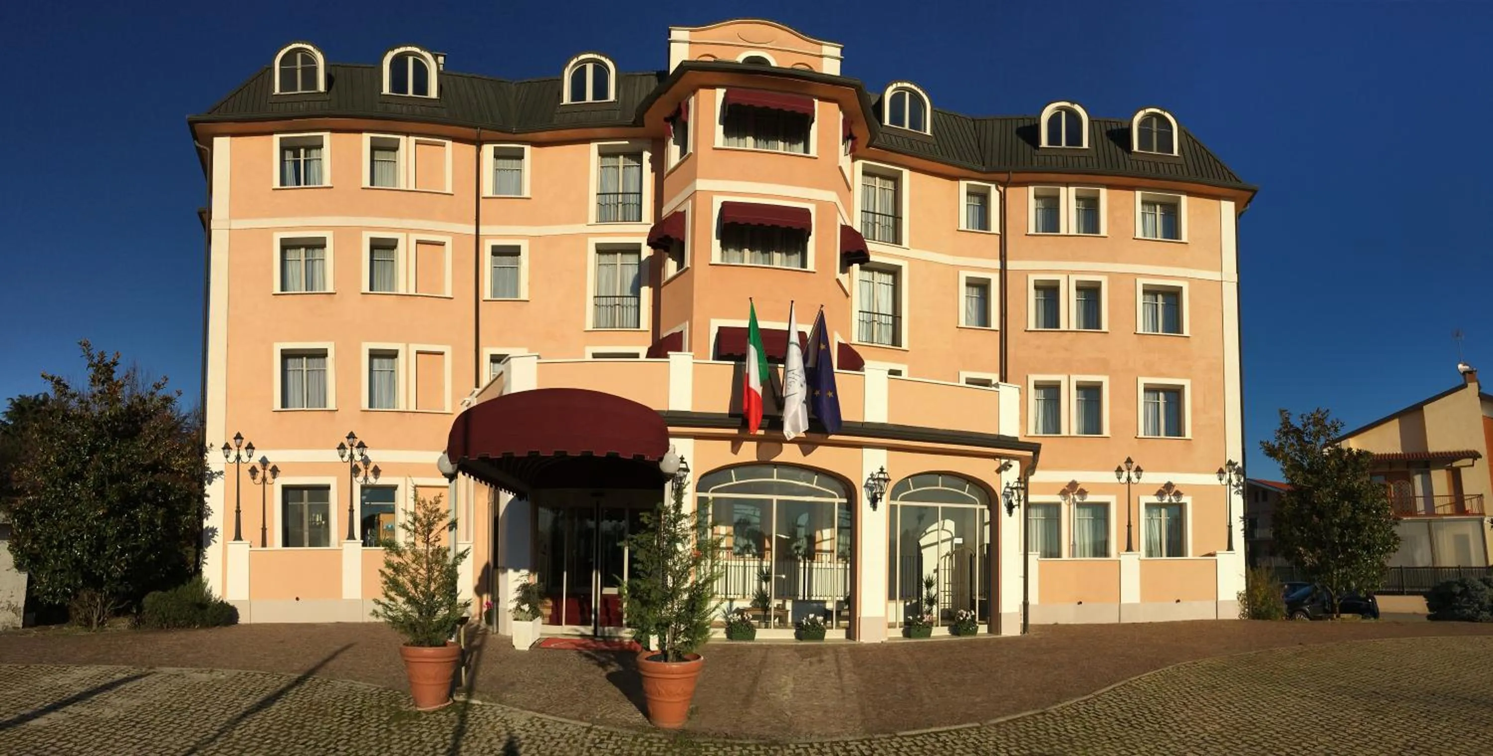 Facade/entrance in Green Hotel