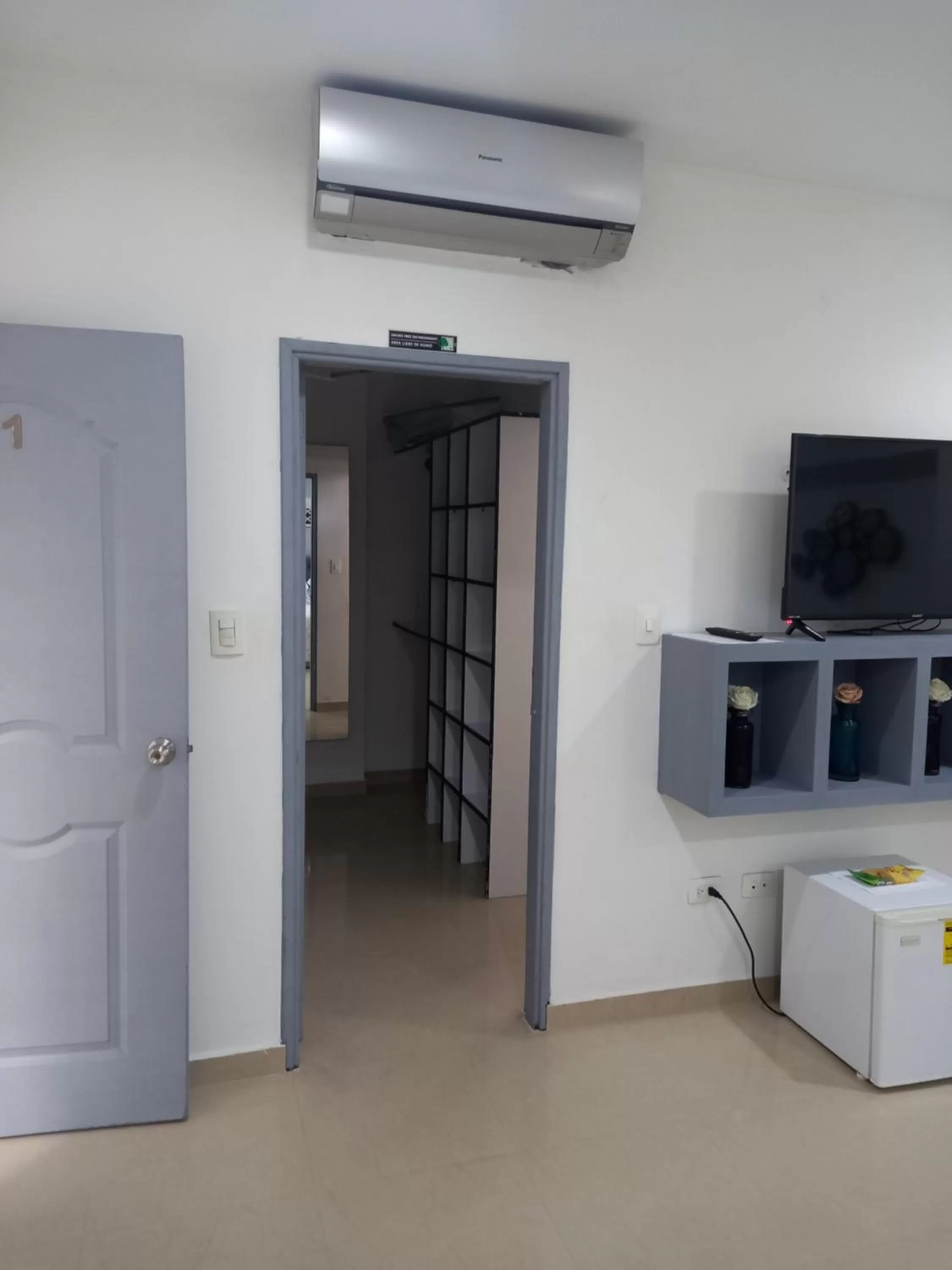 air conditioner, TV/Entertainment Center in Hotel Boutique Casa Mar