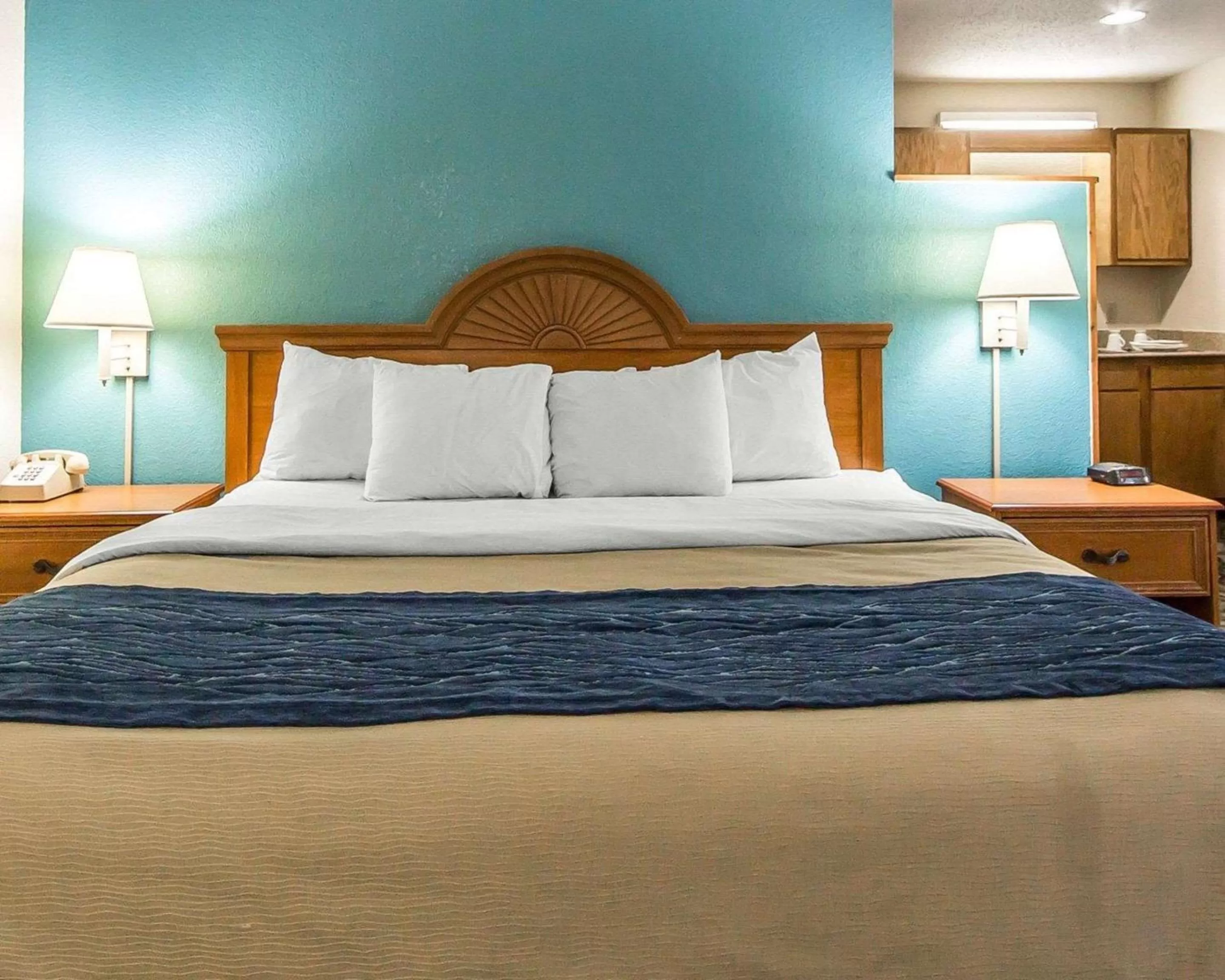 Photo of the whole room, Bed in Quality Inn & Suites Circleville