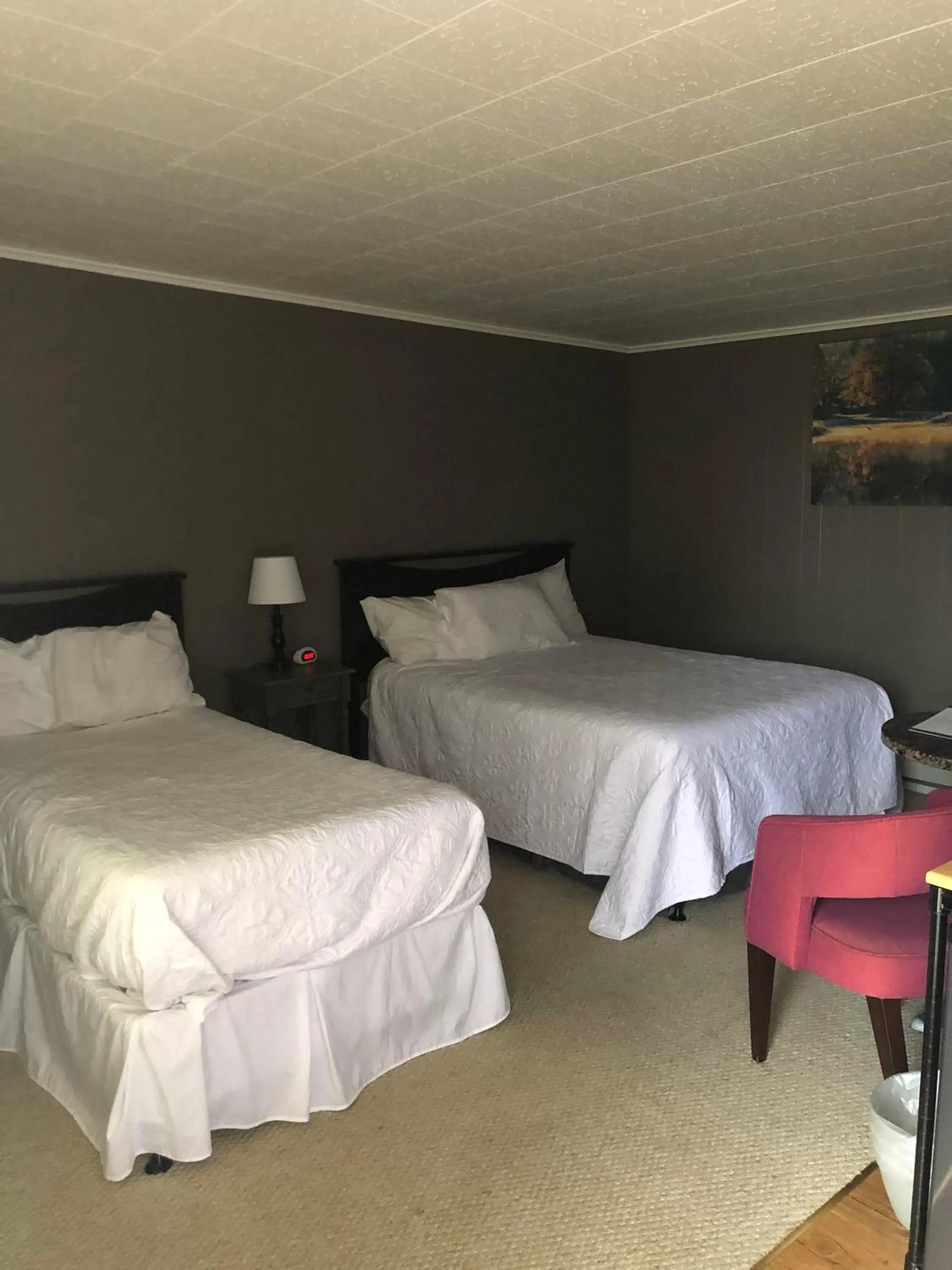 Bed in Oakes Oramel Inn