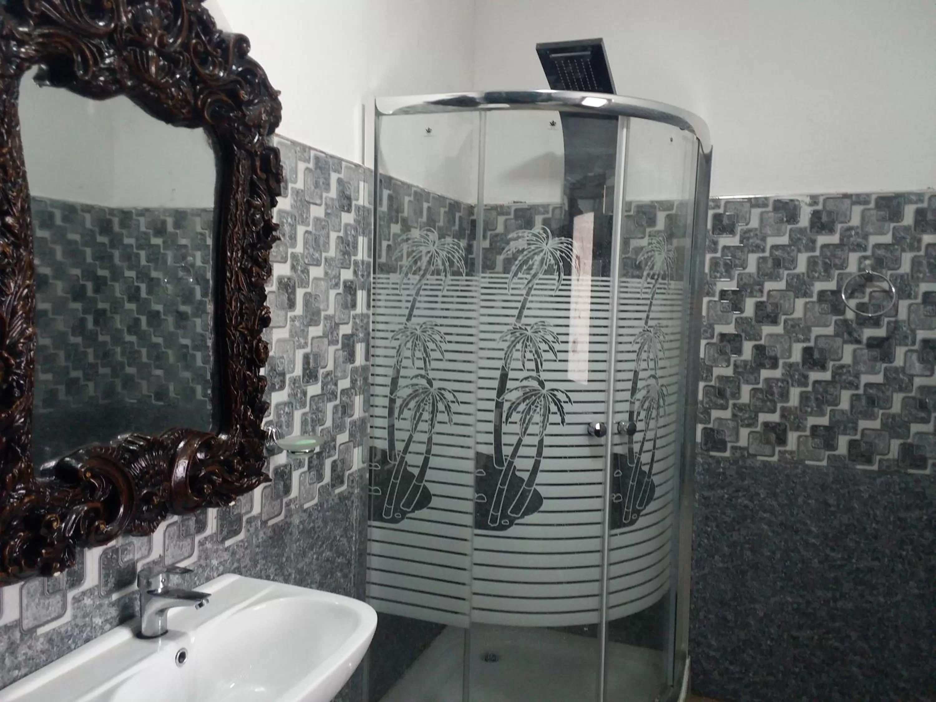 Ella Lucky Panoramic