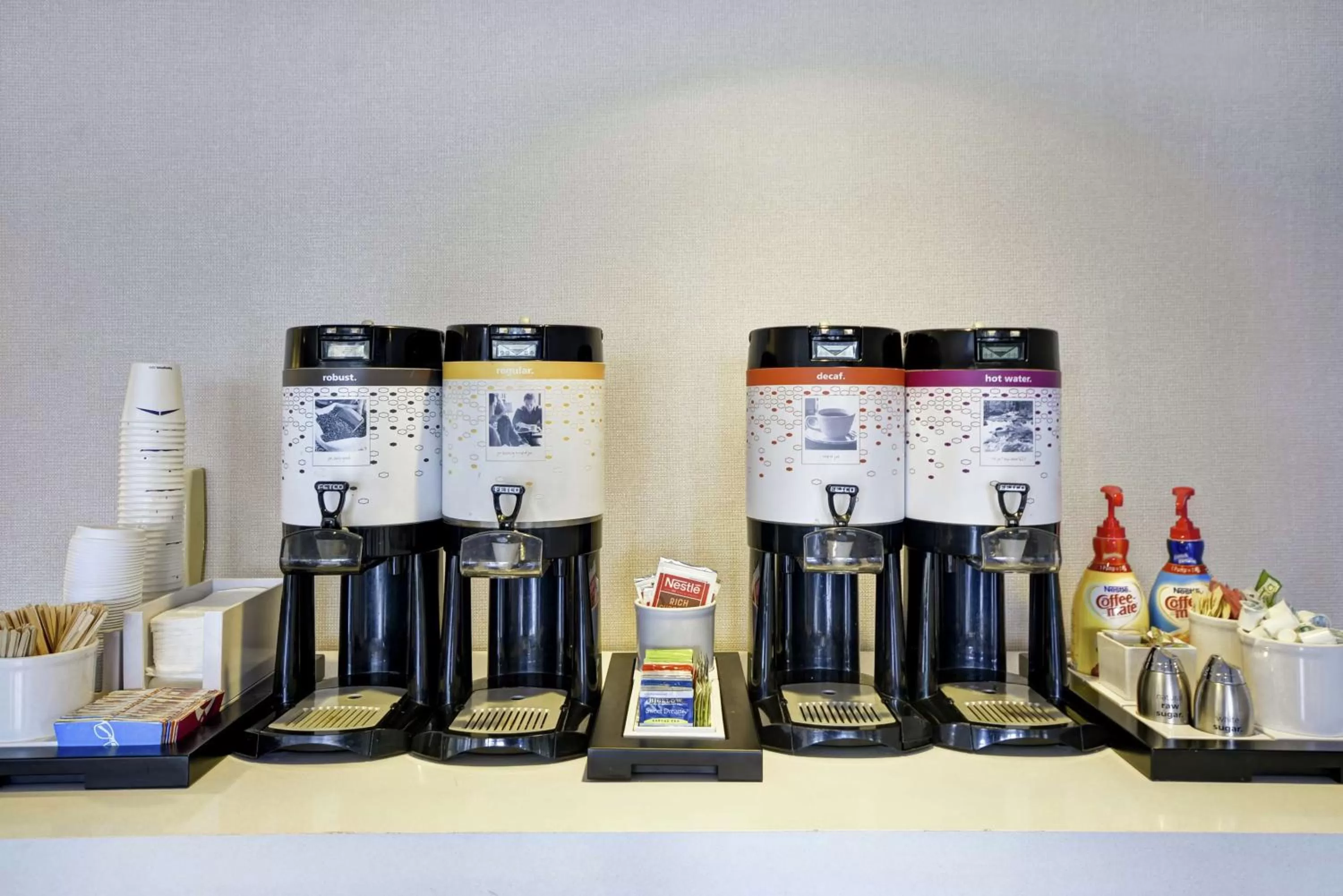 Restaurant/places to eat in Hampton Inn Detroit Madison Heights South Troy