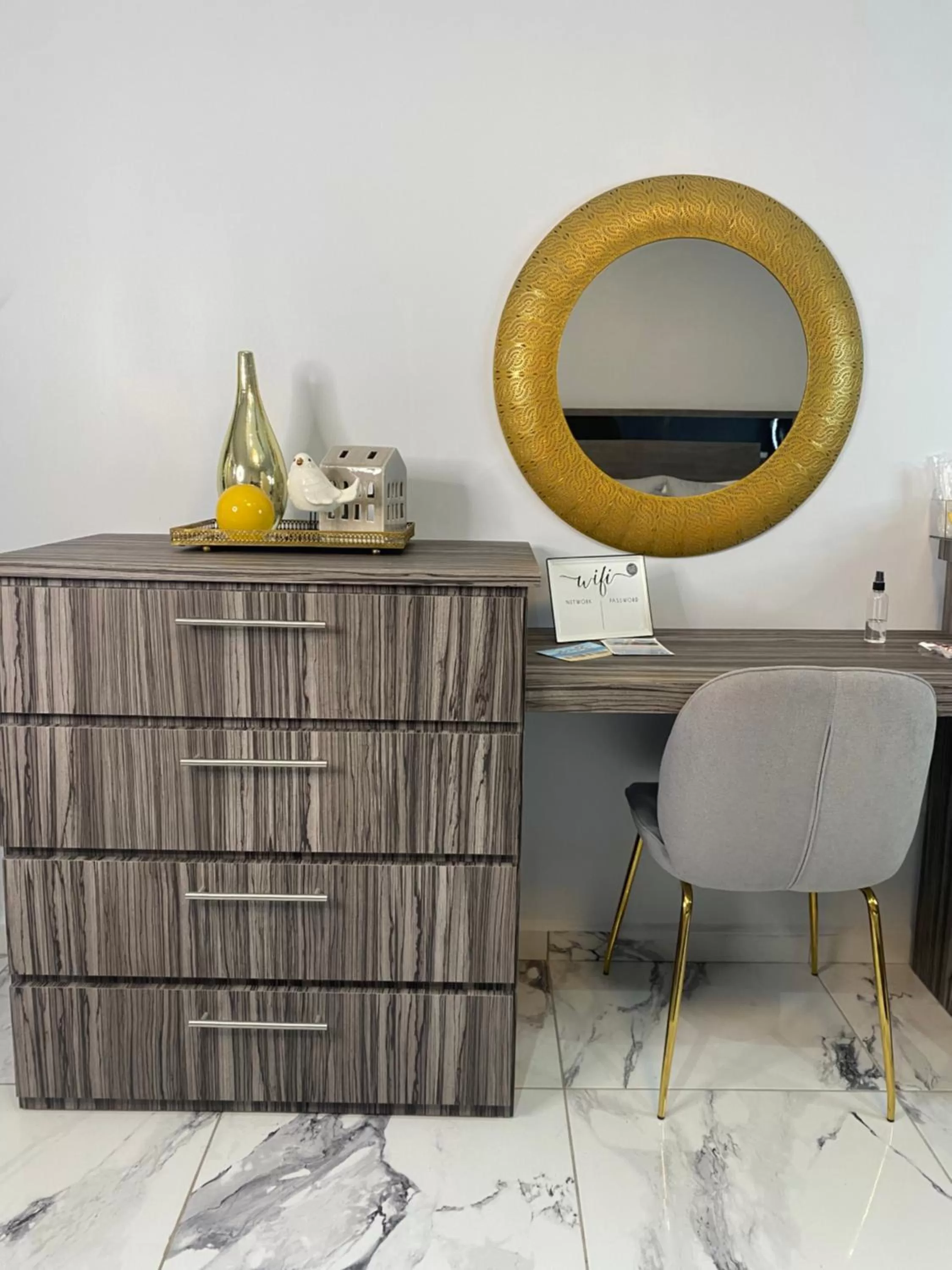 hair dresser in Itza-Bella Suites