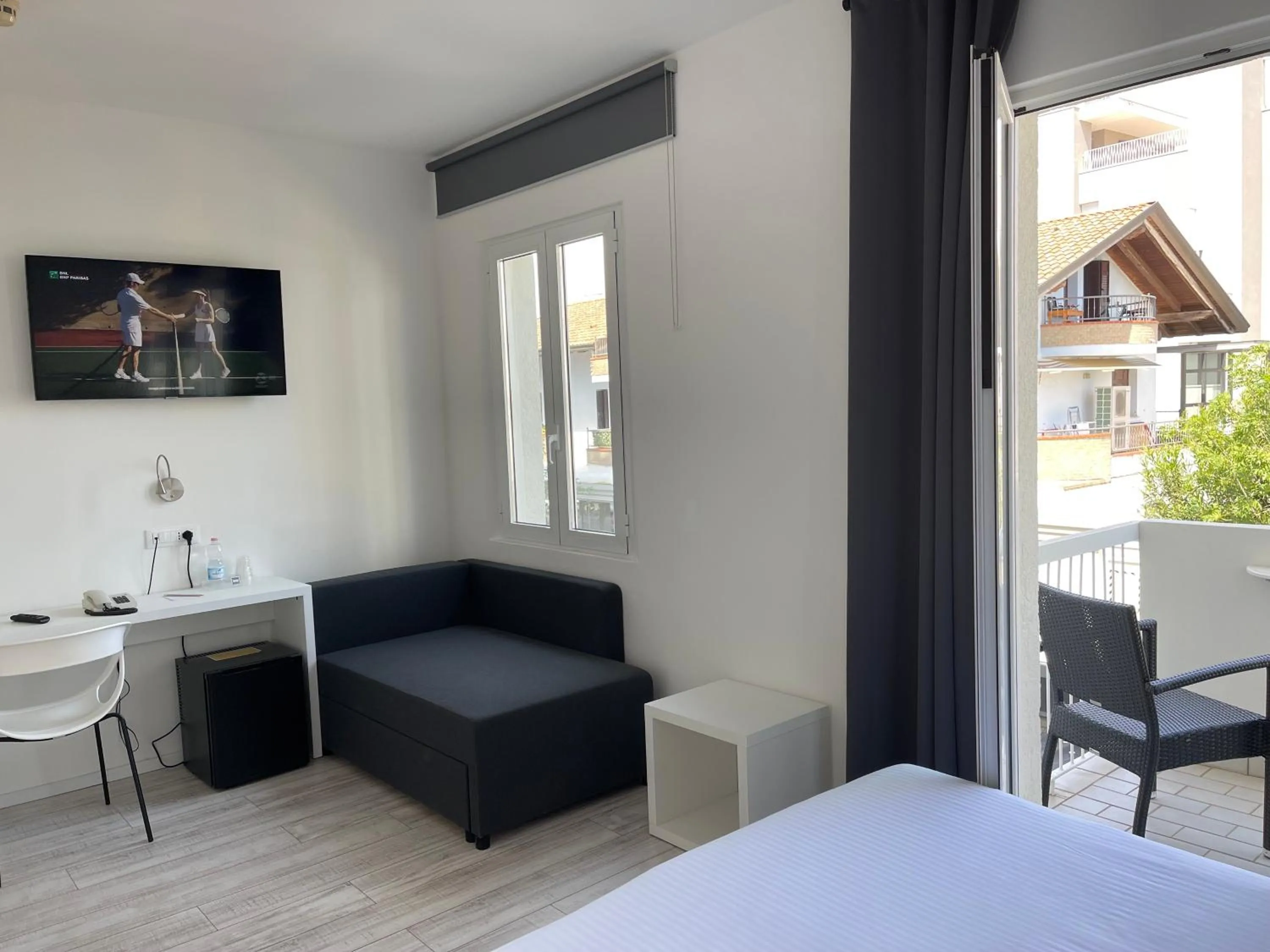 Living room, Bed in Hotel Athena