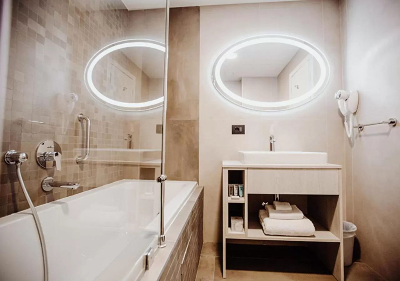 Toilet in Radisson Hotel City Centre Odesa