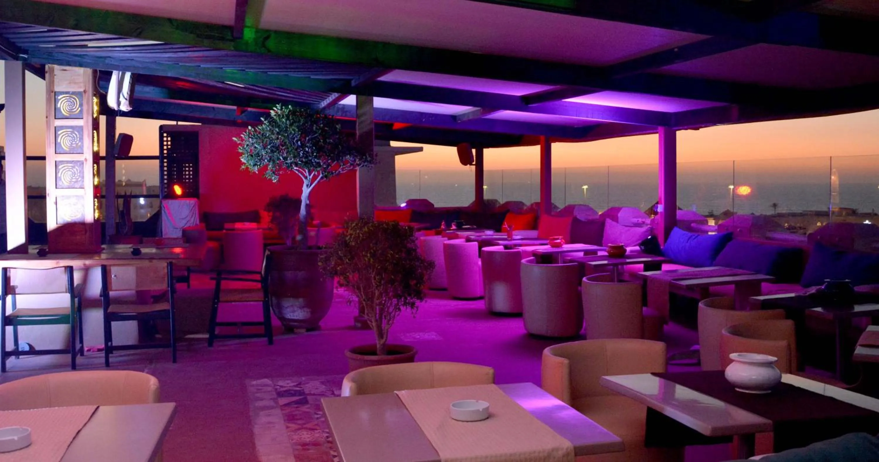 Restaurant/places to eat in Borjs Hotel Suites & Spa