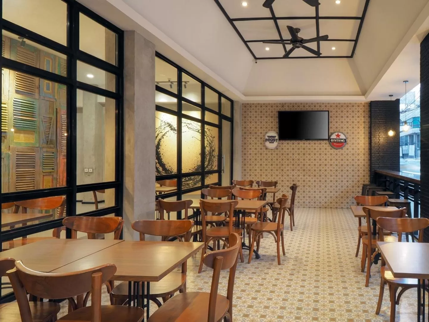 Restaurant/places to eat in Kama Hotel