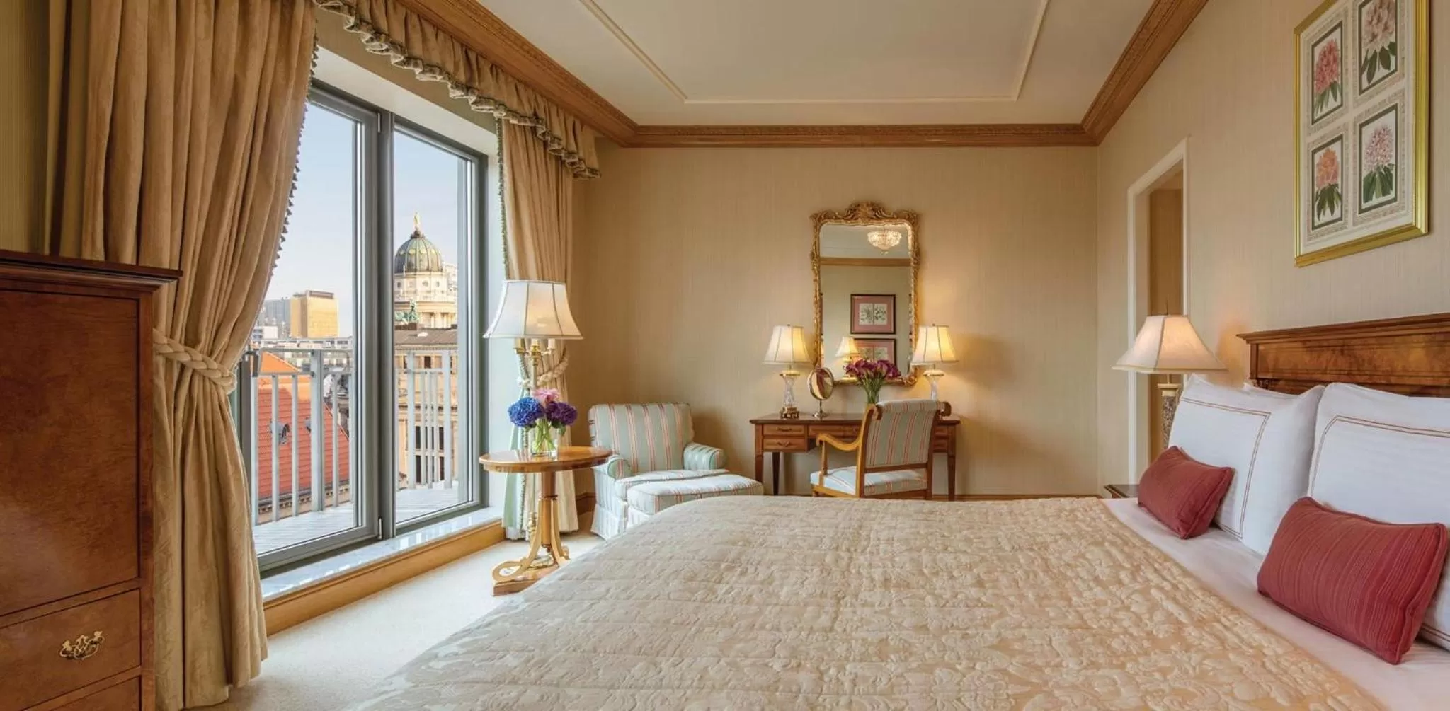 Photo of the whole room in Regent Berlin by IHG