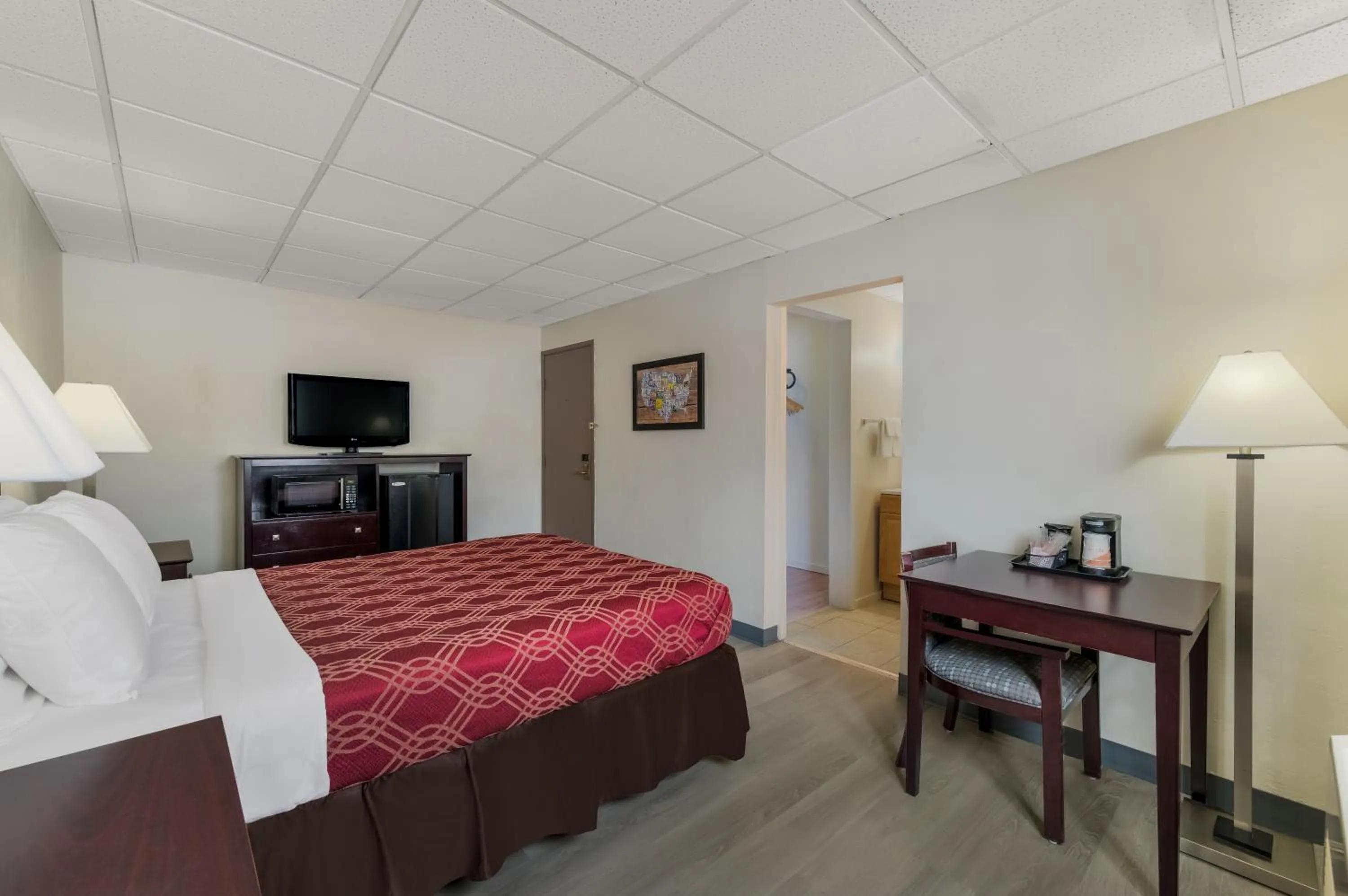 Queen Suite - Non-Smoking in Econo Lodge Inn & Suites