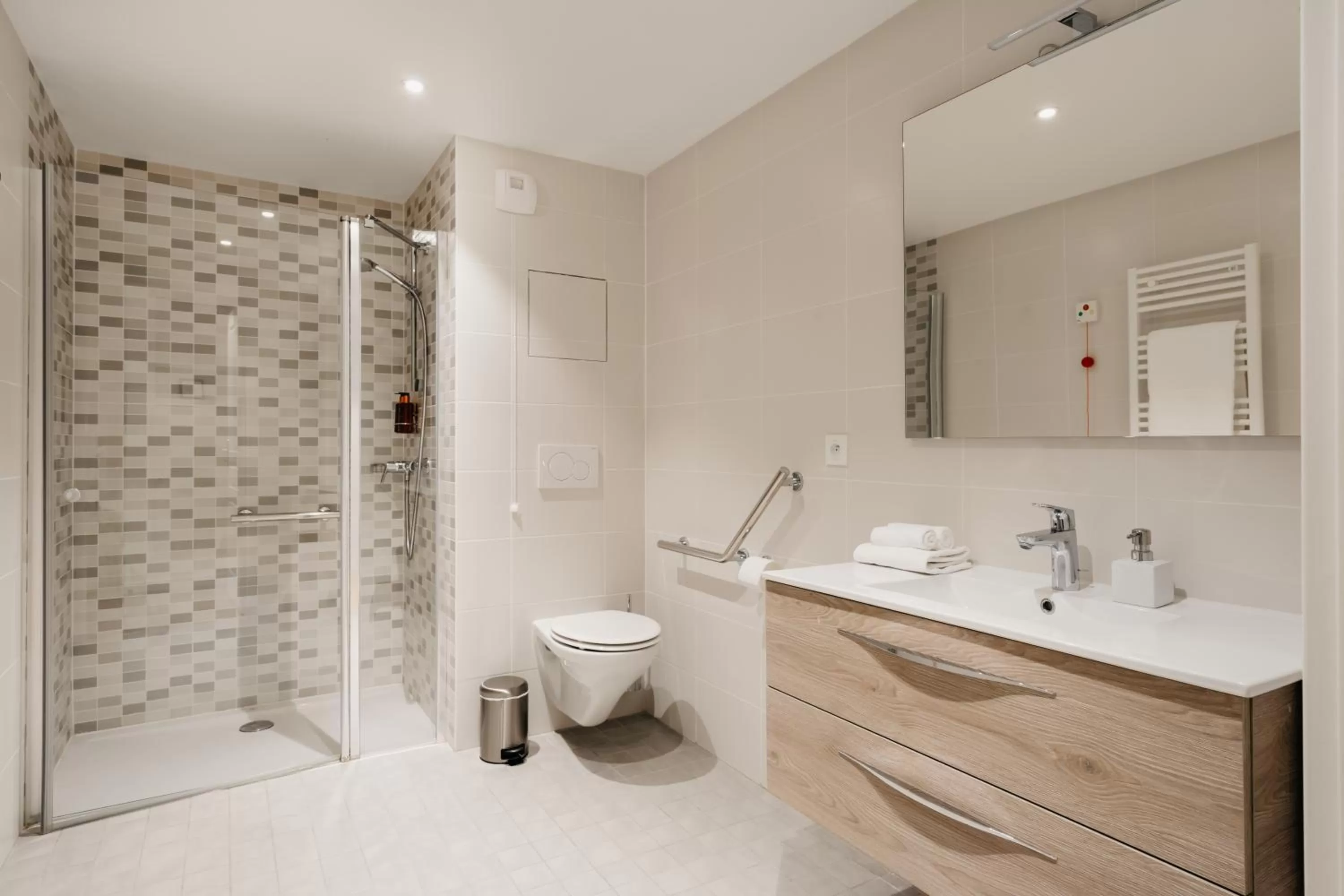Bathroom in Edgar Suites Châtillon