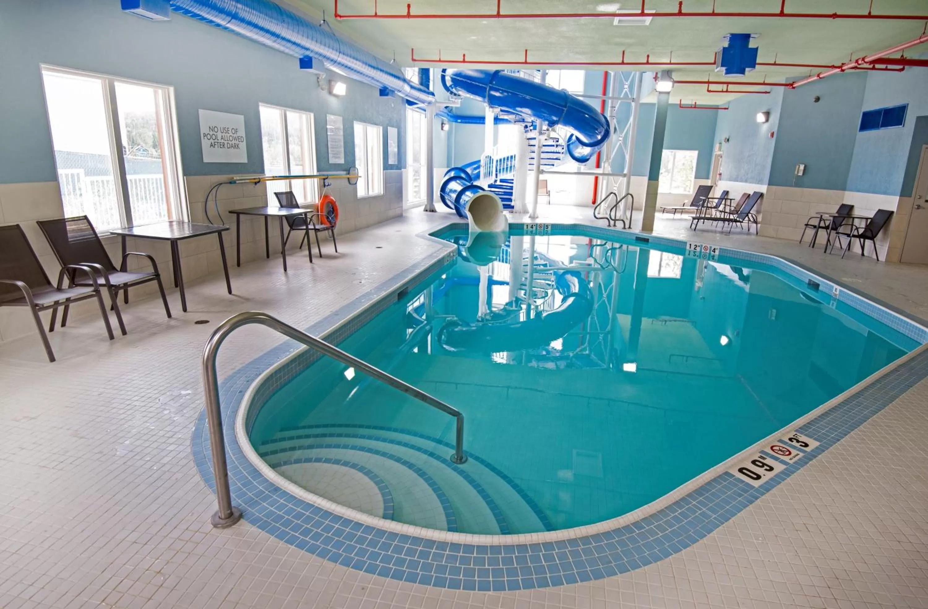 Swimming pool in Holiday Inn Express Hotel & Suites-Hinton by IHG