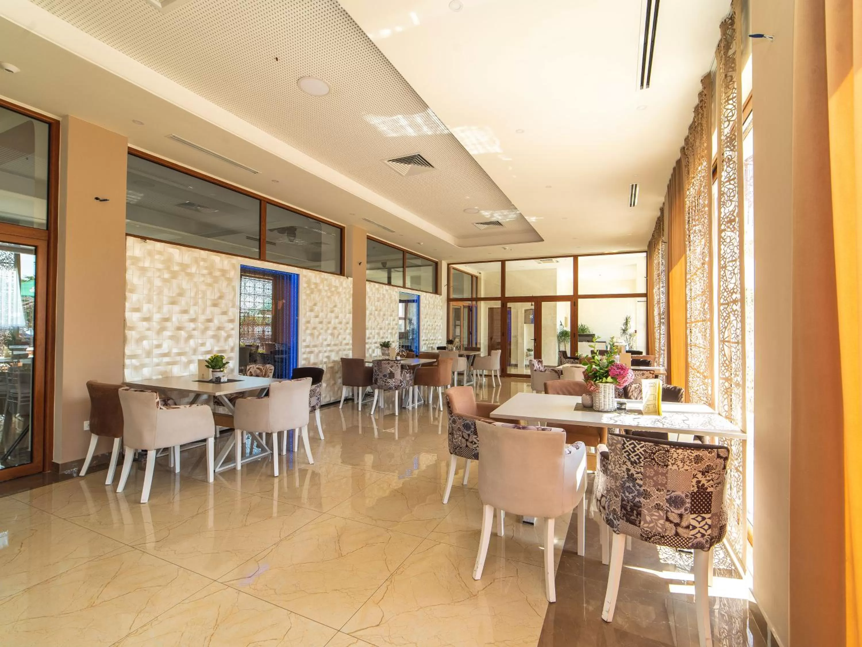 Restaurant/places to eat in Hotel Royal Garden