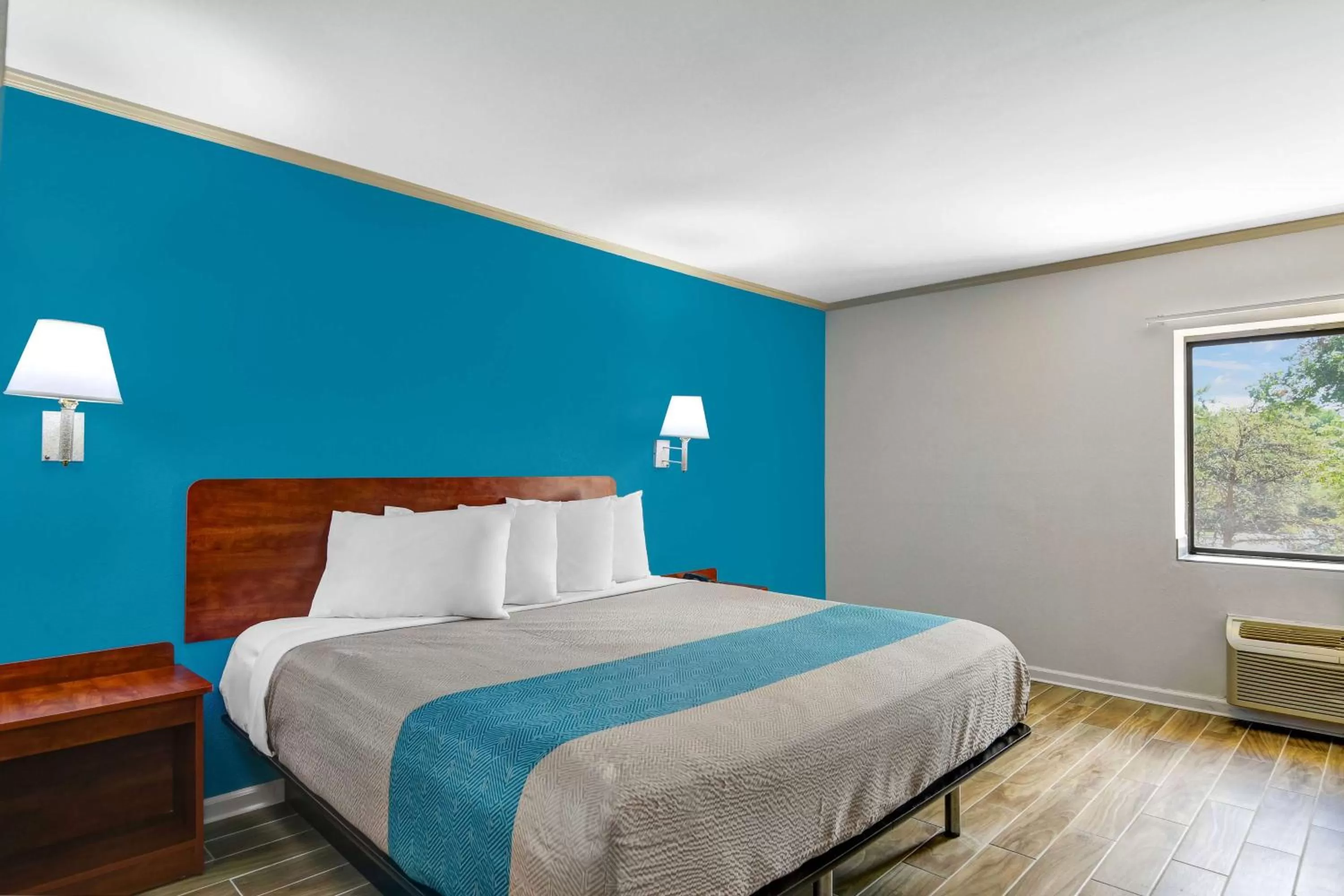 Photo of the whole room, Bed in Motel 6-Norcross, GA