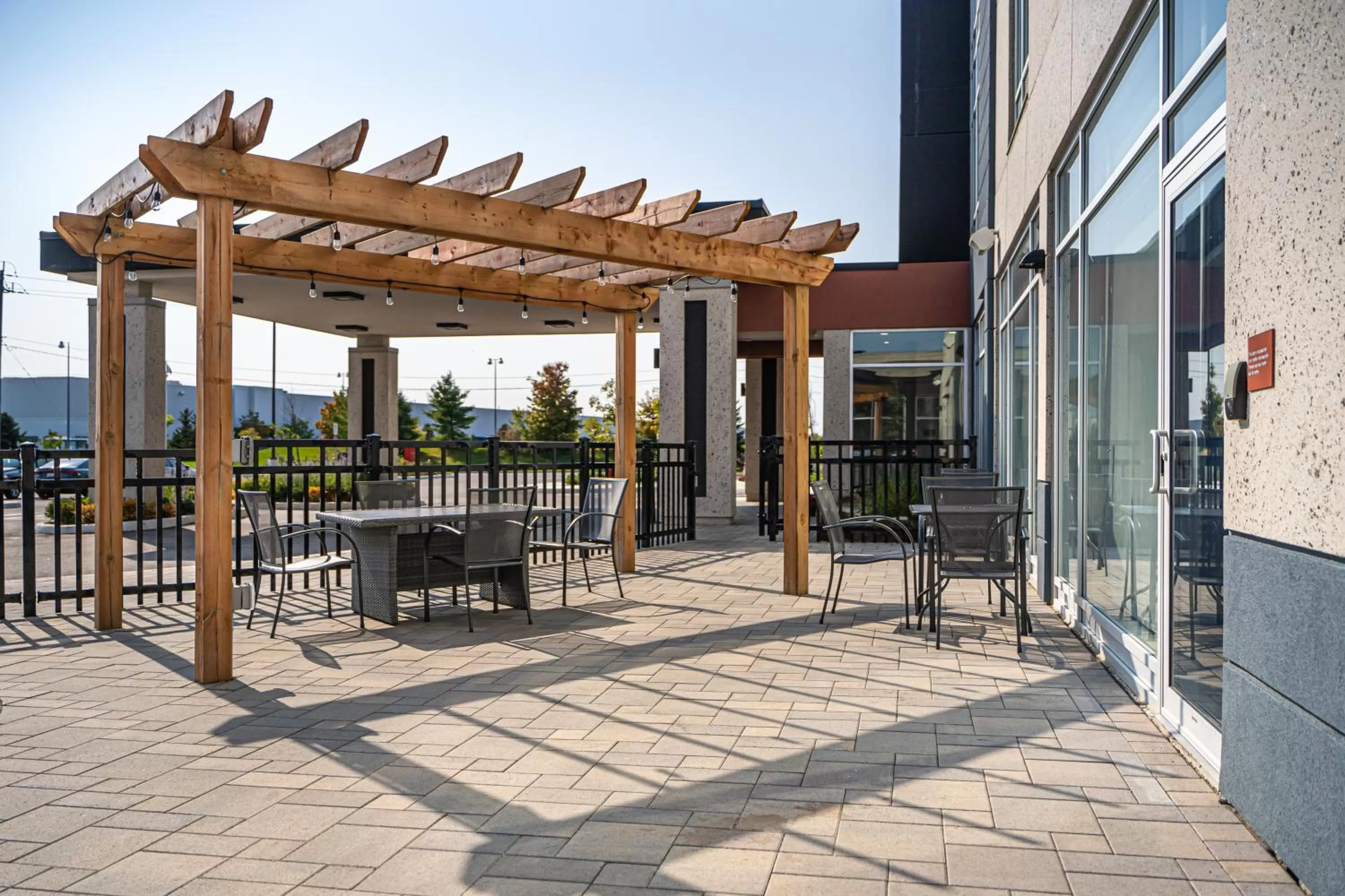 Patio in TownePlace Suites by Marriott Brantford and Conference Centre