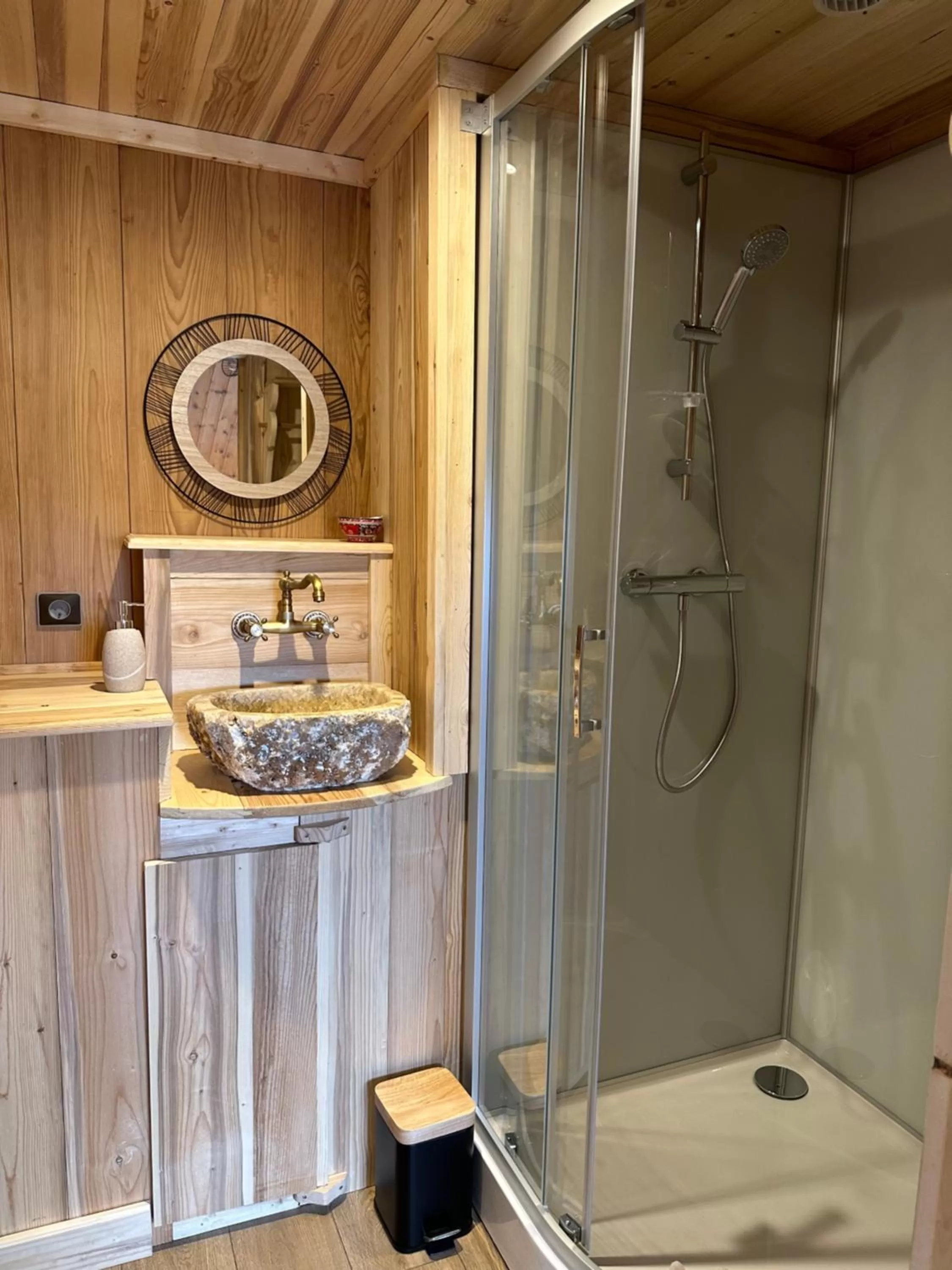 Shower in L'écho des Artois