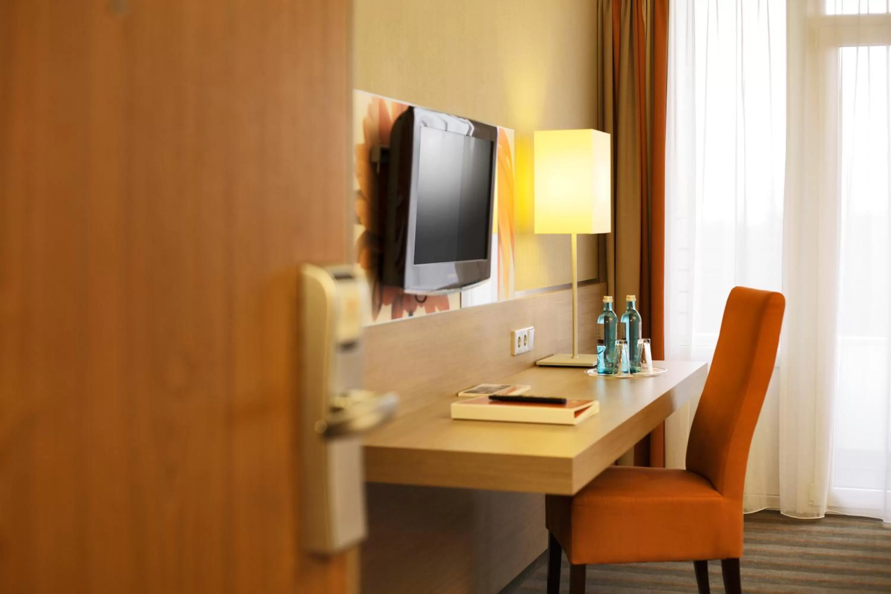 TV and multimedia in SOALTEE Hotel by Trip Inn Frankfurt Messe Tagungshotel