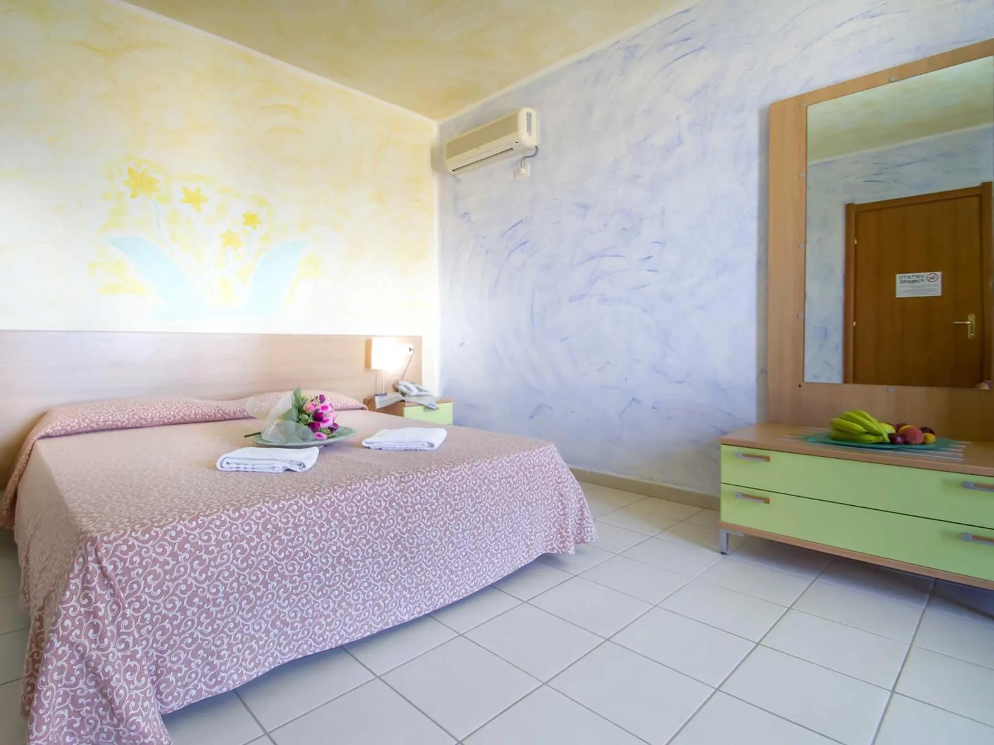 Shower, Bed in Hotel Ariadimari