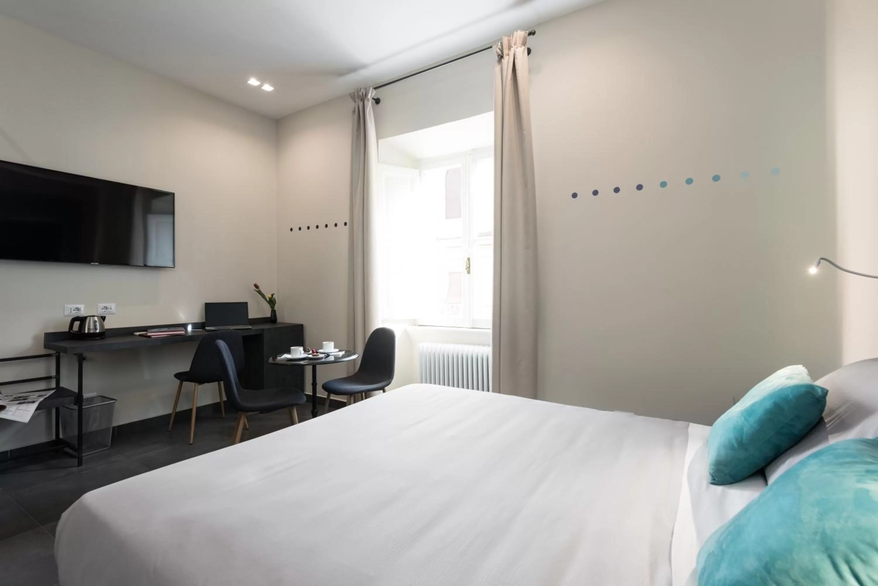 Bed in Circle in the Square