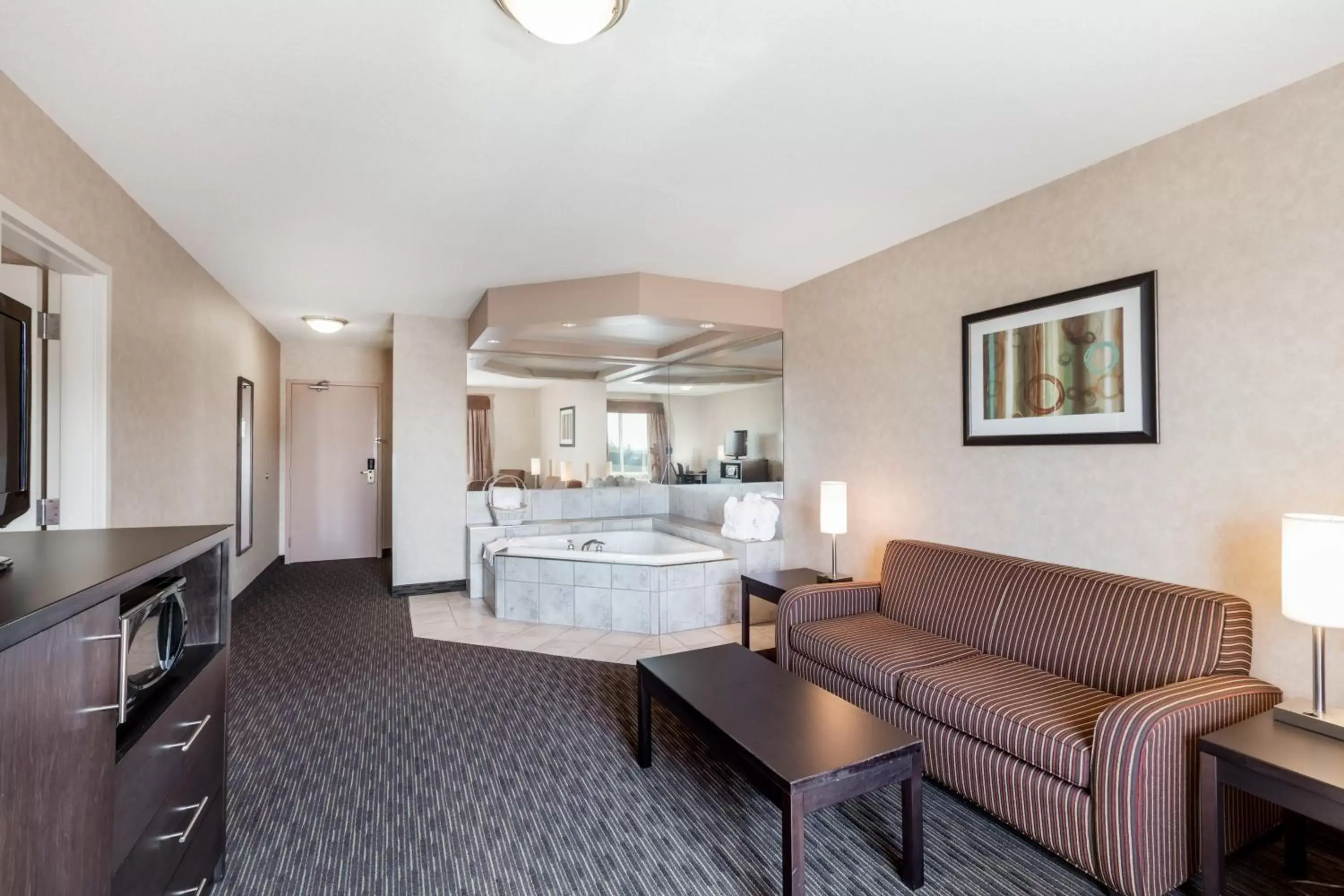 Deluxe Suite with Spa Bath in Ramada by Wyndham Estevan Deluxe Suite with Spa Bath in Ramada by Wyndham Estevan