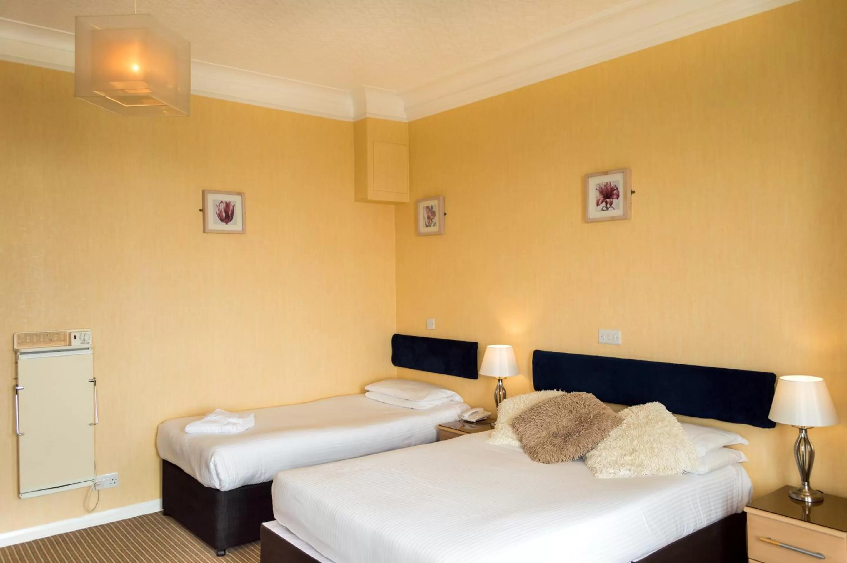 Bedroom, Bed in Suncliff Hotel - OCEANA COLLECTION