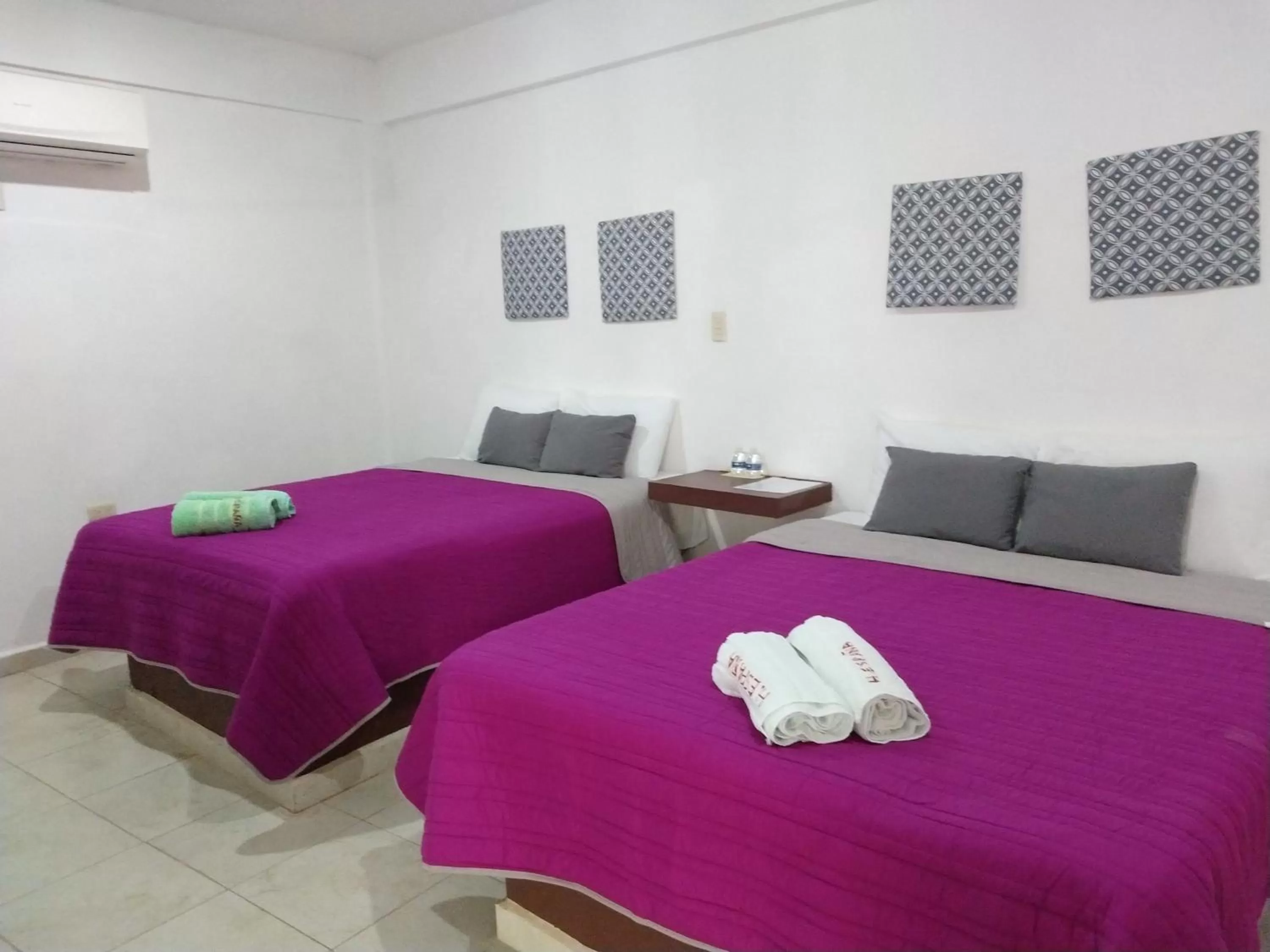 Photo of the whole room in Hotel España