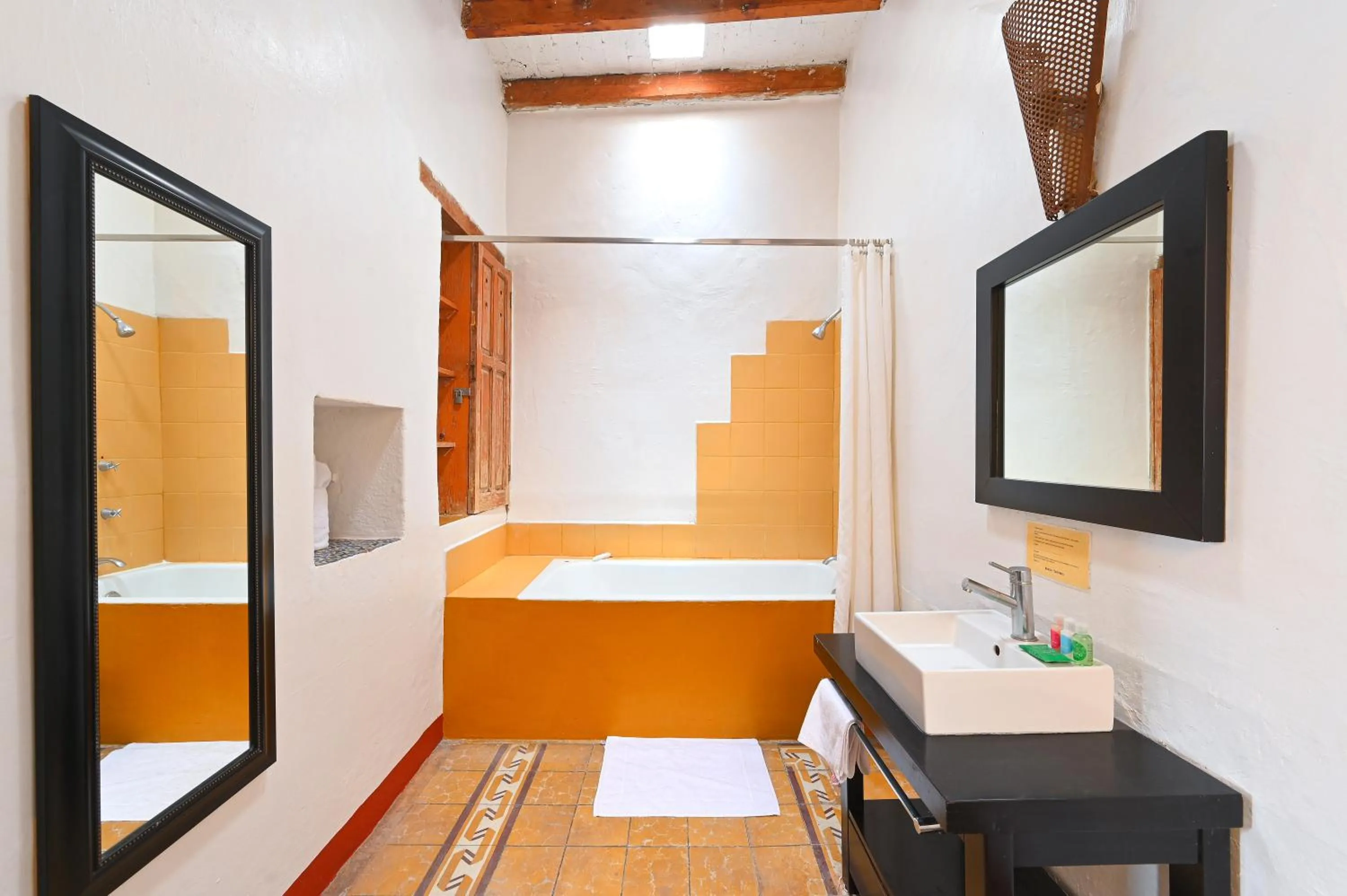 Bed in Hotel Meson Cuevano